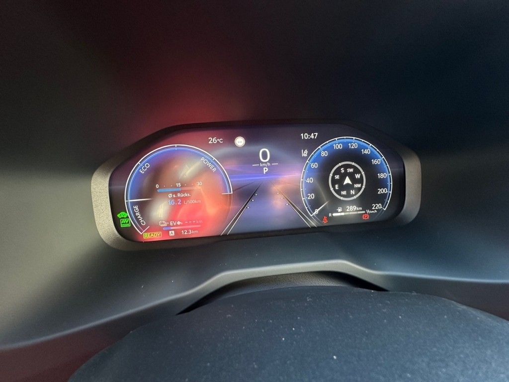 Toyota RAV 4 Plug-in-Hybrid Teamplayer (XA5)