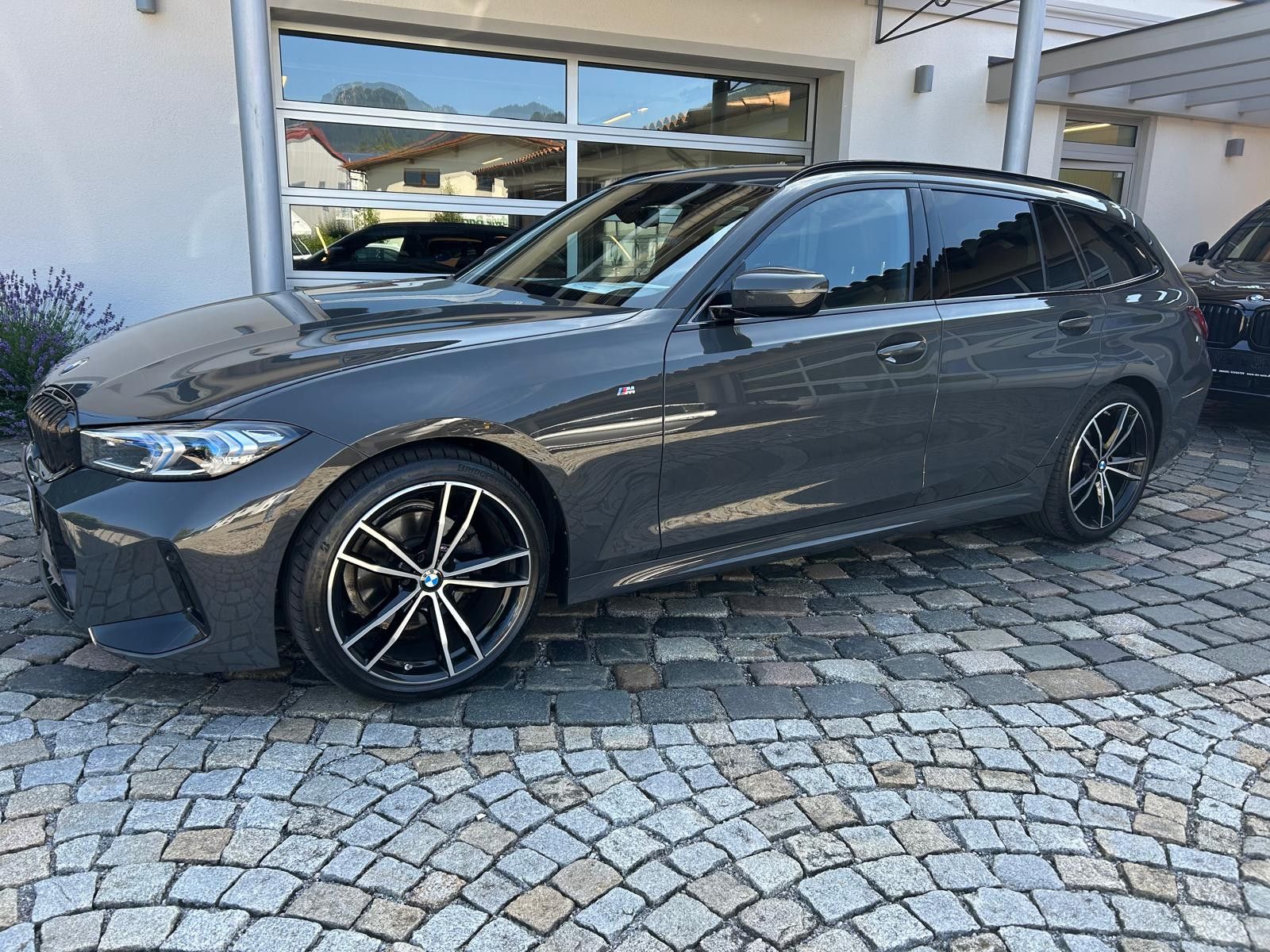 BMW 320 d xDrive M-Sport - Samsaru's Car Outlet
