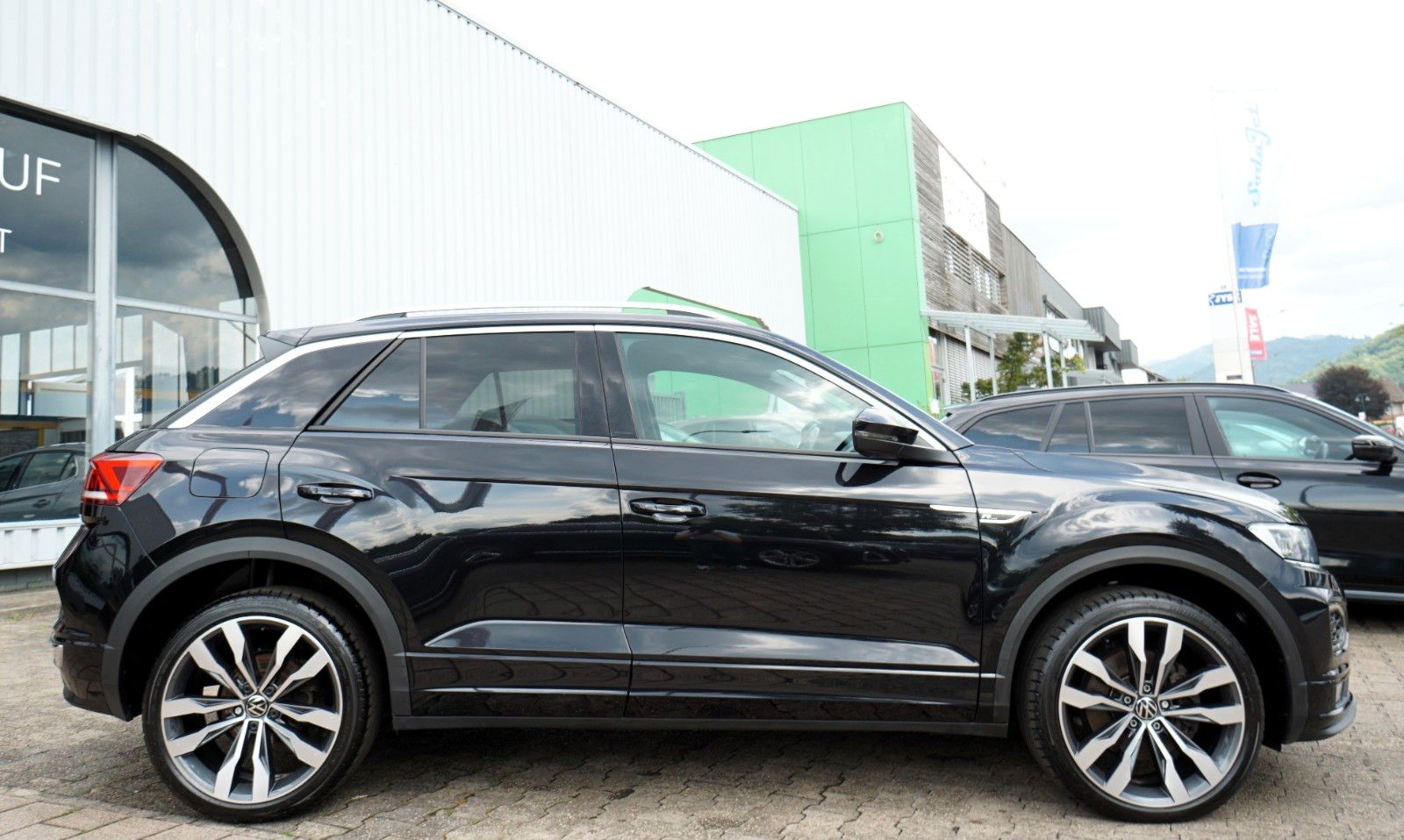 Volkswagen T-Roc 4Motion 2.0 TDI R-Line - Samsaru's Car Outlet