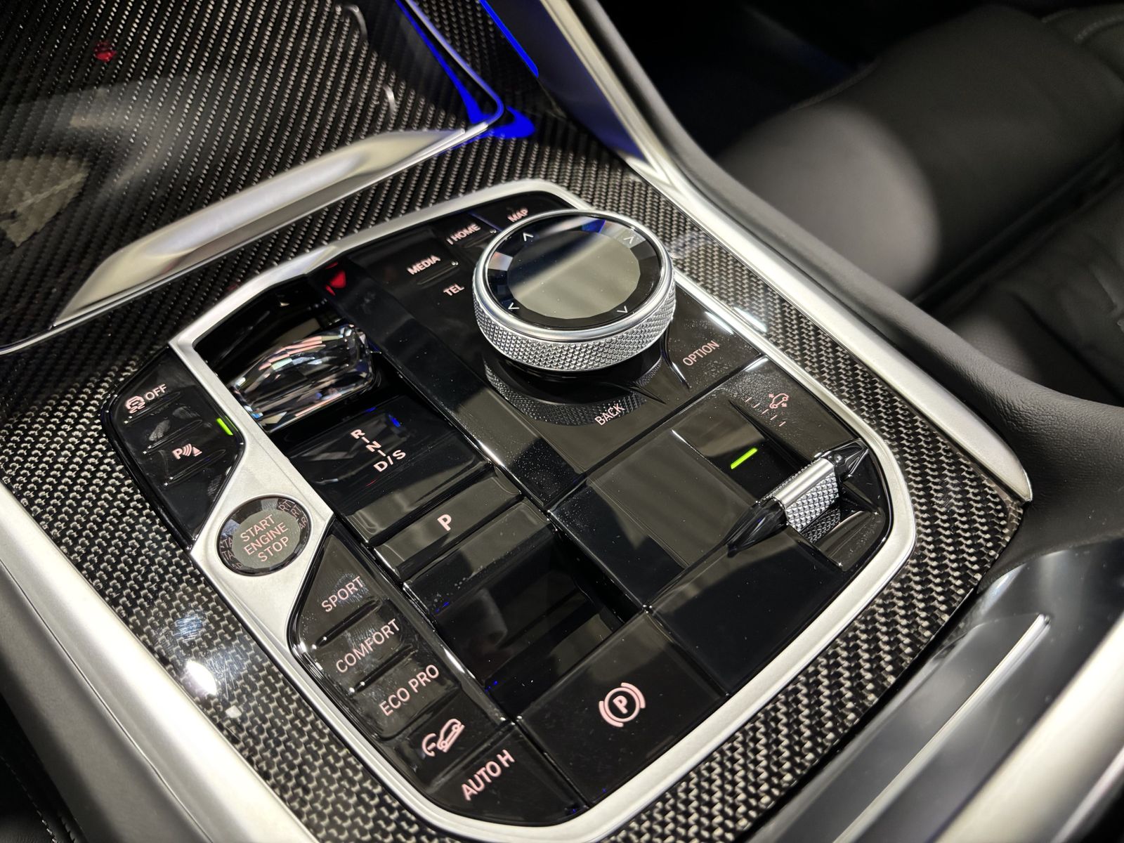 BMW X6 xDrive40d M SportPro B&W PANO HUD 360° AHK DA