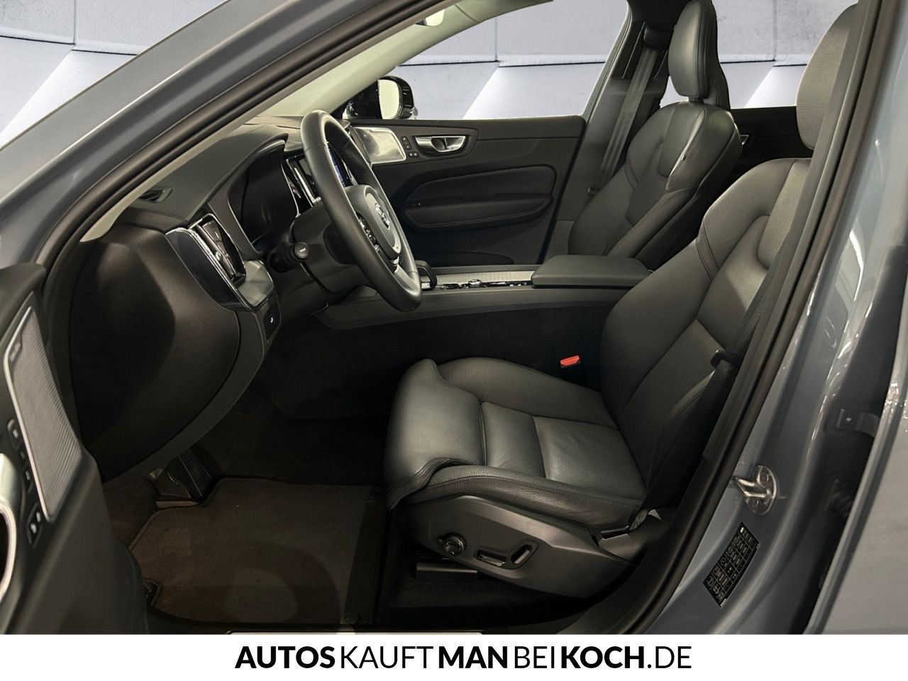 Volvo XC60 B4 AWD Ultimate Dark - Samsaru's Car Outlet