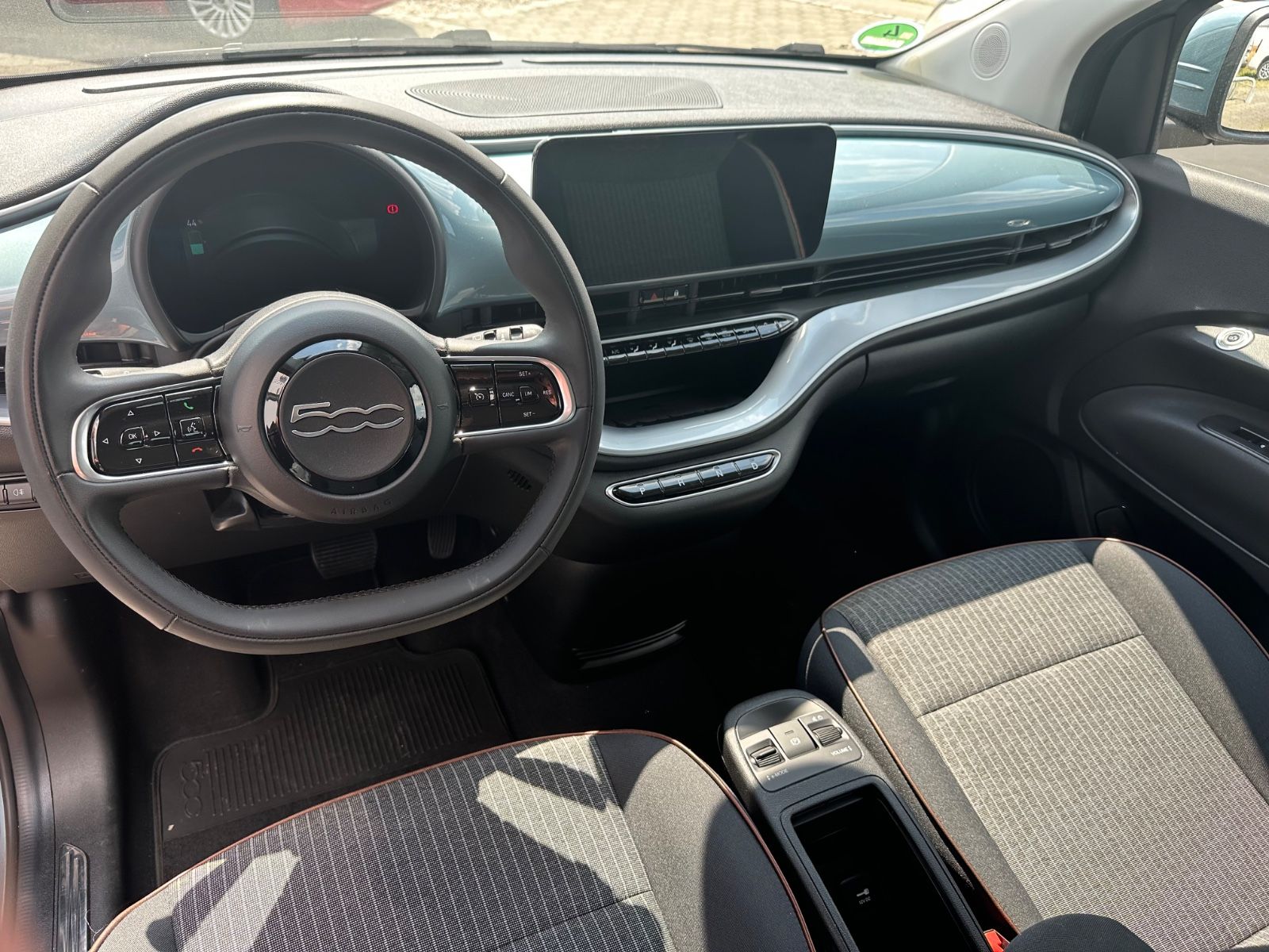 Fiat 500e 3+1 Icon Komfort - Samsaru's Car Outlet
