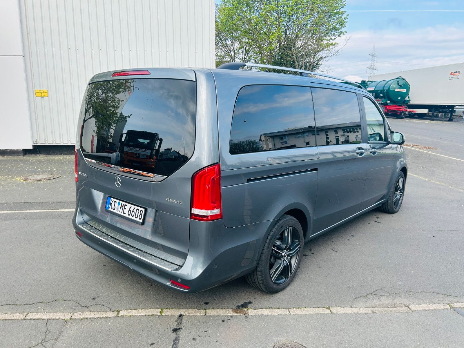 Mercedes-Benz V250 - Samsaru's Car Outlet