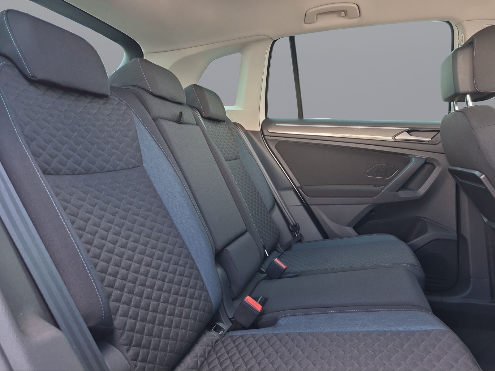 Volkswagen Tiguan 2.0 TDI DSG IQ.DRIVE - Samsaru's Car Outlet