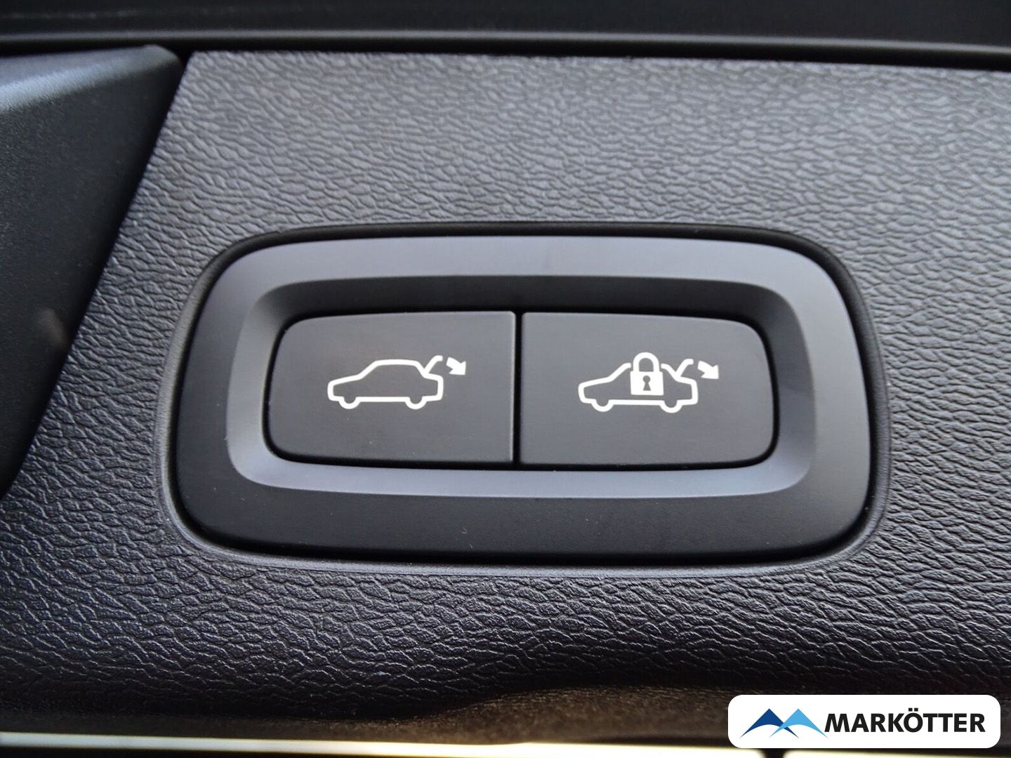 Volvo XC60 R Design AWD ACC/AHK/RFK/STHZ/LEDER