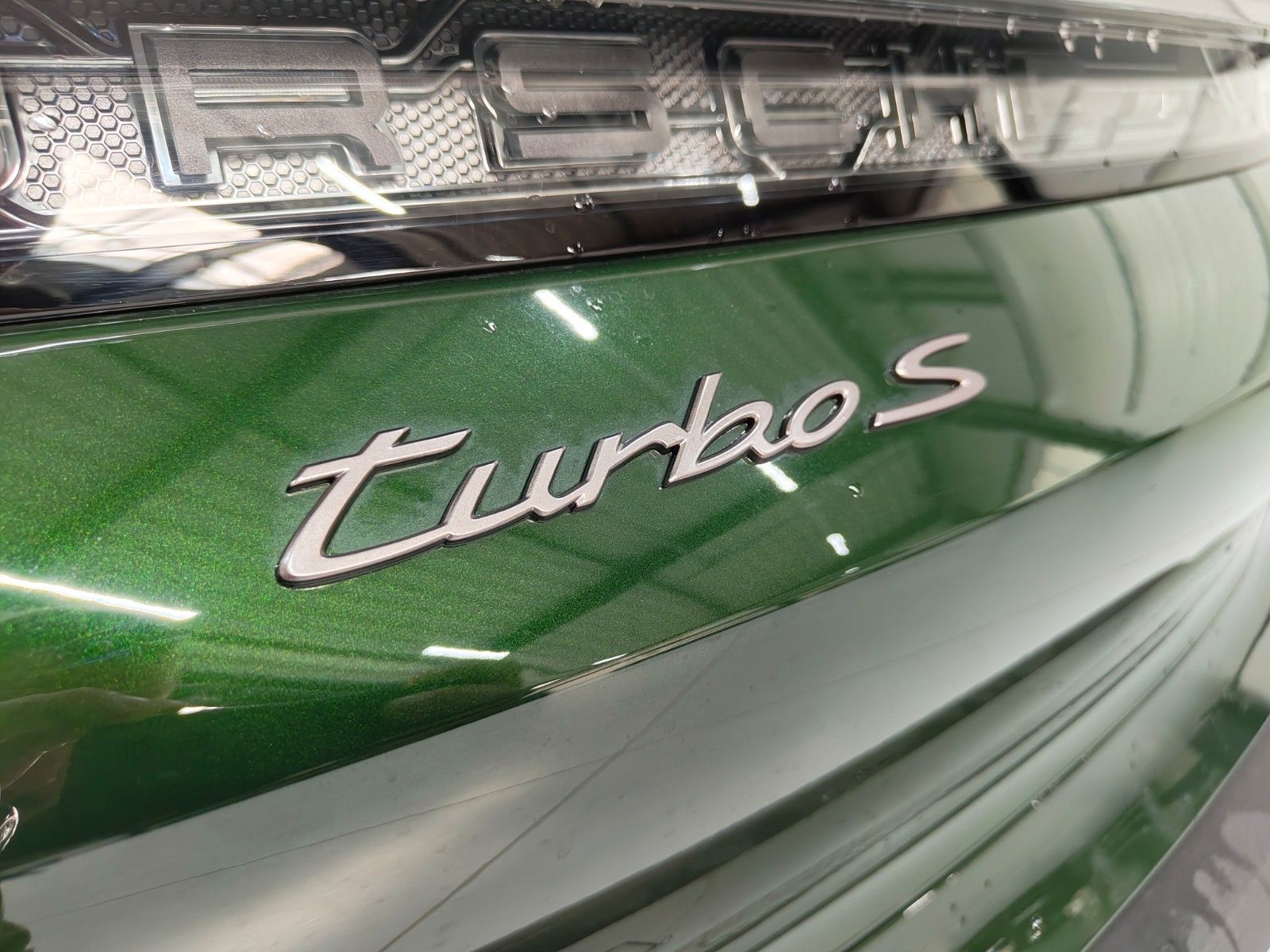 Porsche Taycan Turbo S Pano ActiveRide HUD UPE 247.250€