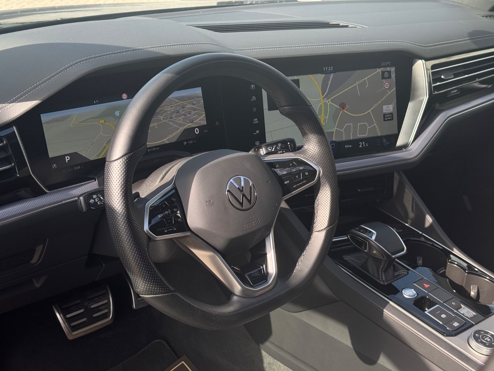 Volkswagen Touareg R-Line 4M Black - Samsaru's Car Outlet