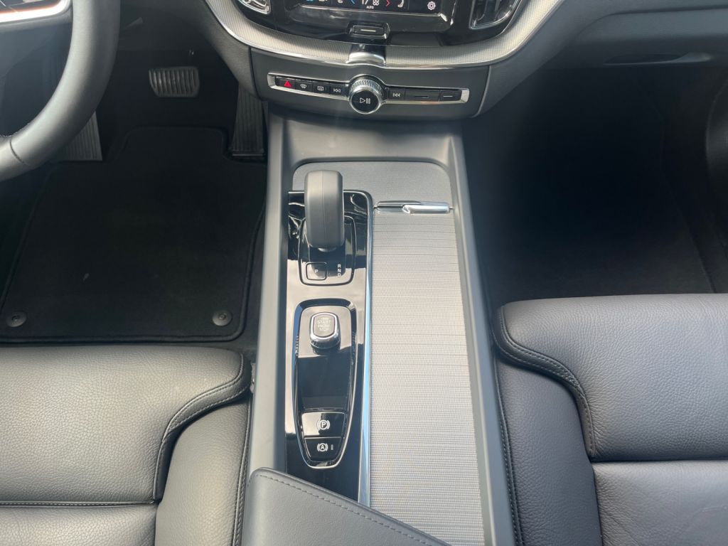 Volvo XC60 T8 AWD Plug-in Hybrid Ultra - Samsaru's Car Outlet