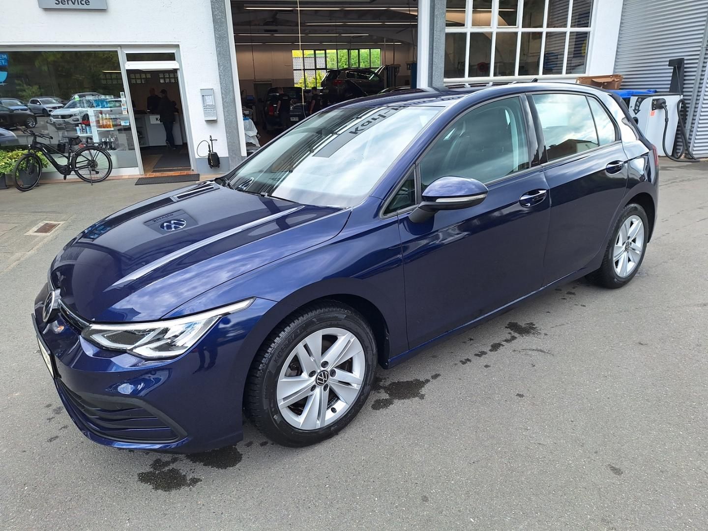 Volkswagen Golf Life 2.0 TDI DSG - Samsaru's Car Outlet