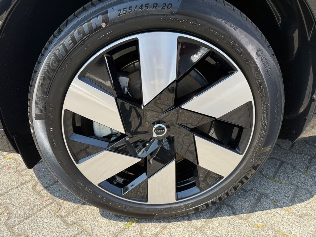 Volvo XC60 T8 AWD Plug-in Hybrid Plus - Samsaru's Car Outlet
