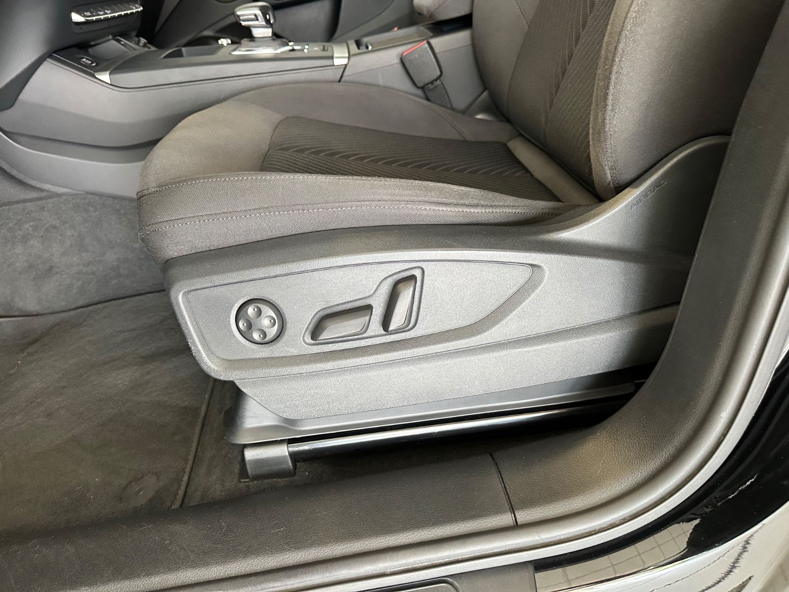 Audi Q5 40 TDI quattro S line - Samsaru's Car Outlet