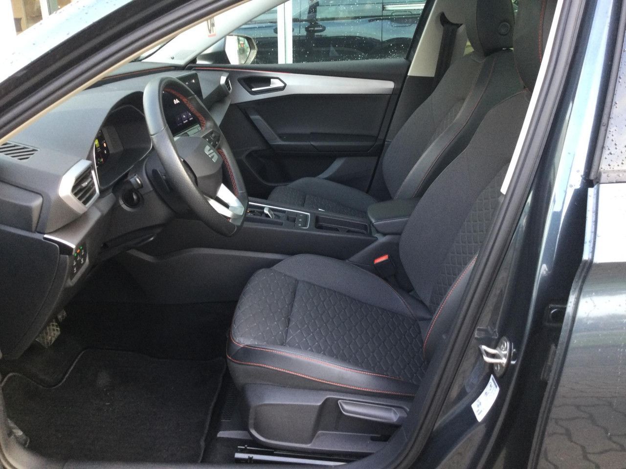 Seat Leon Sportstourer 1.5 eTSI FR AHK Pano