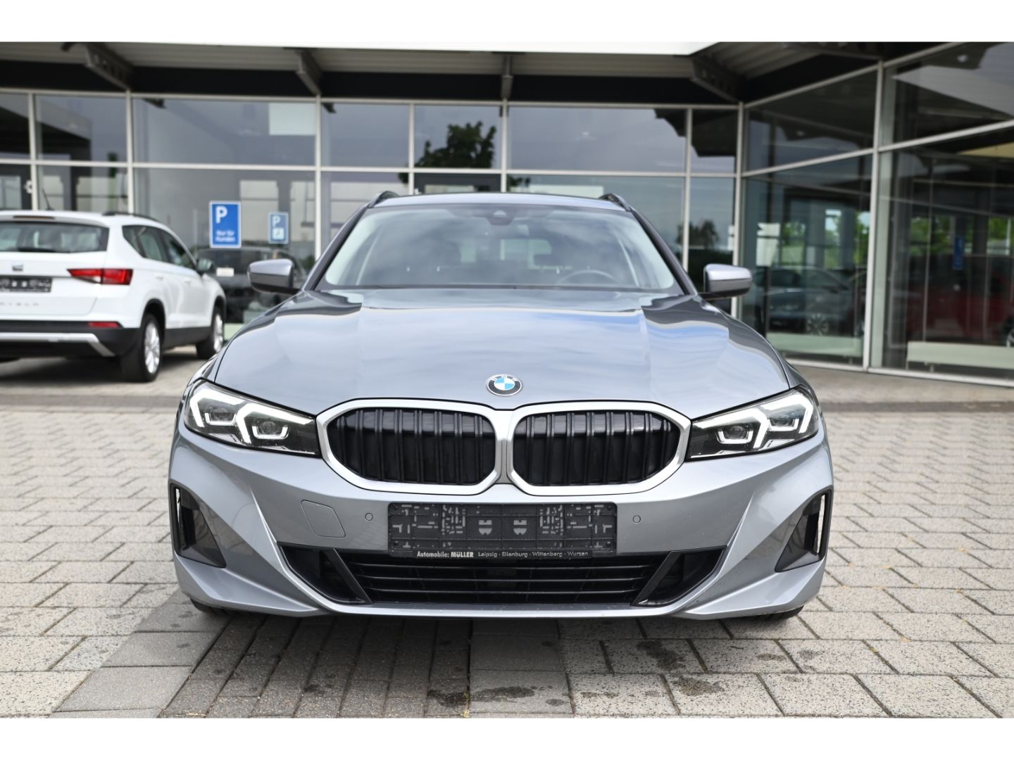BMW 320d xDrive Touring - Samsaru's Car Outlet