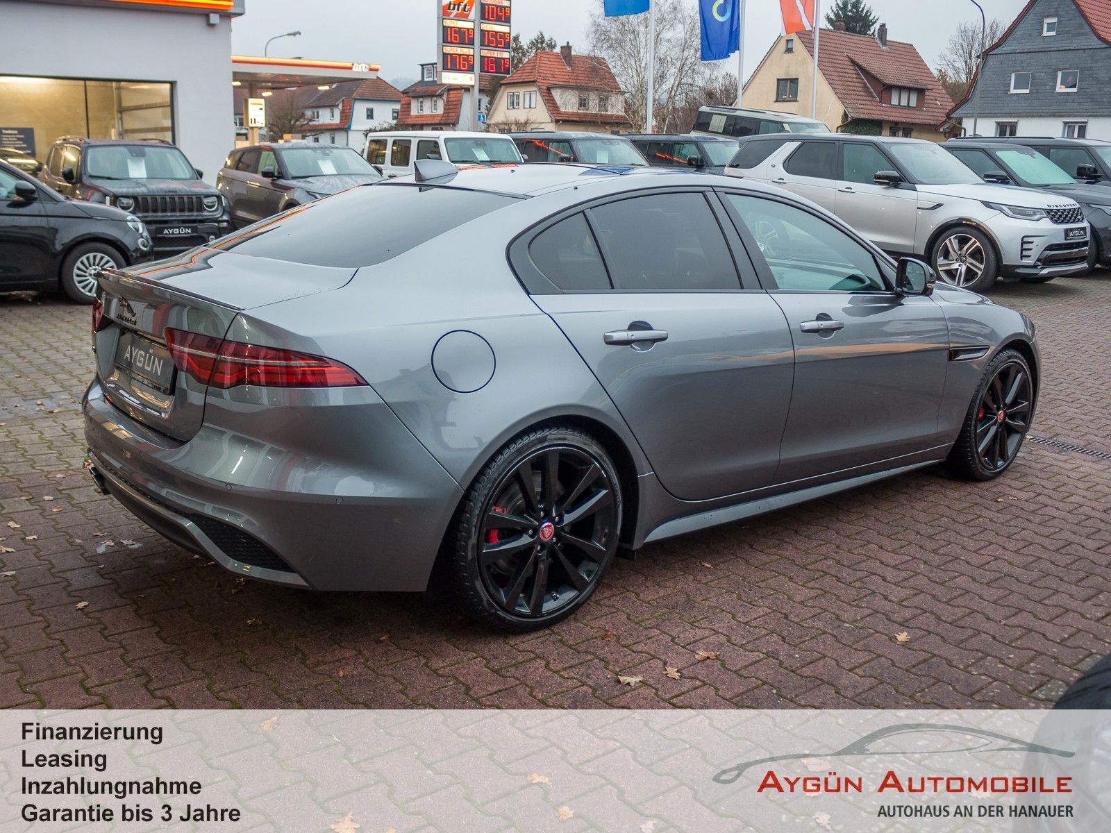 Jaguar XE D200 RWD R-Dynamic Black*ACC*AHK*HUD*Pano*