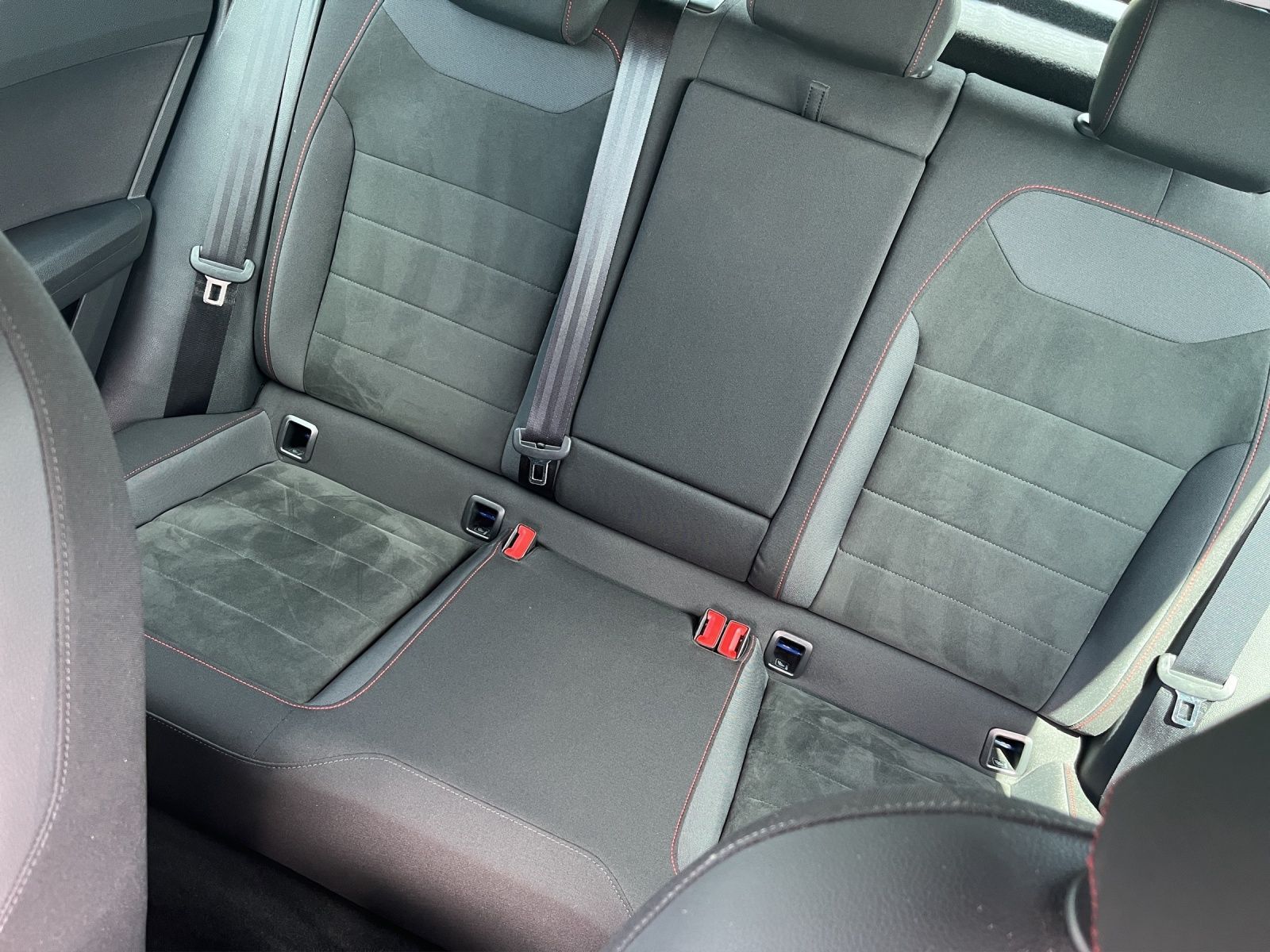 Seat Ateca 2.0 TDI DSG FR AHK NAVI PANORAMA SHZ