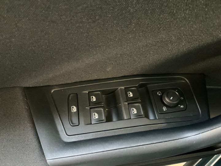 Volkswagen T-Roc Life TSI DSG - Samsaru's Car Outlet