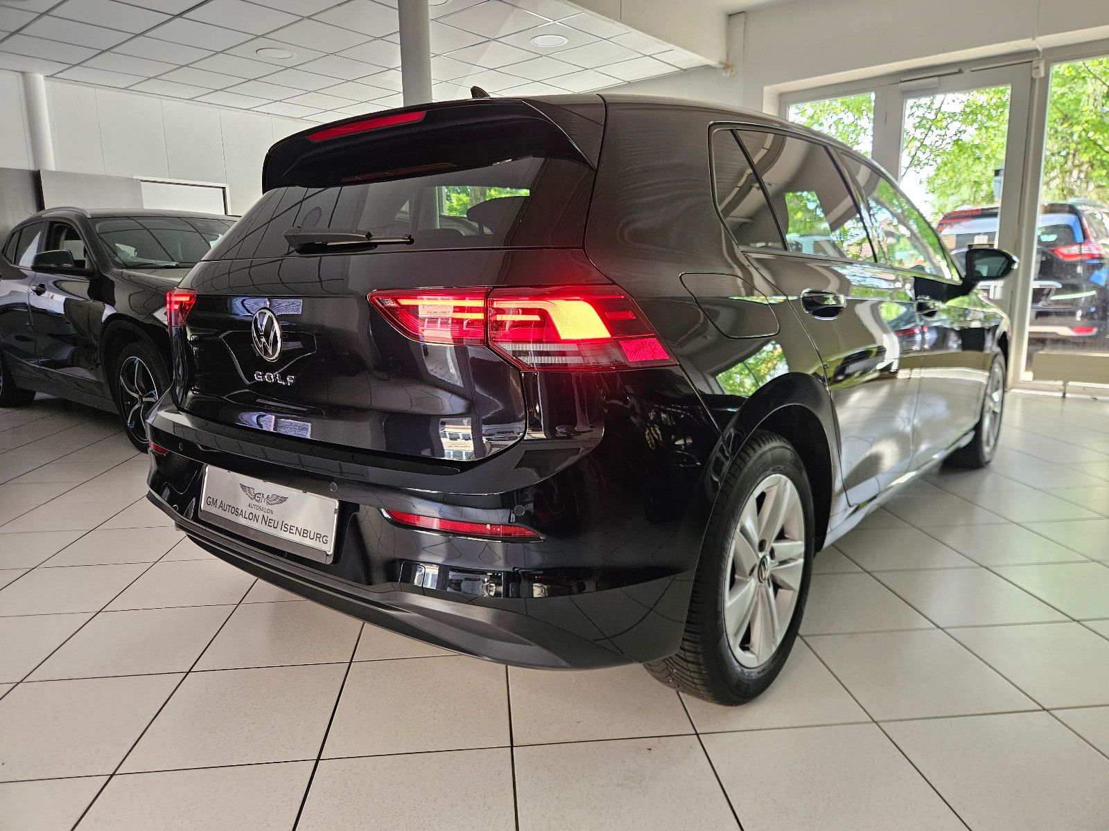 Volkswagen Golf VIII Life - Samsaru's Car Outlet