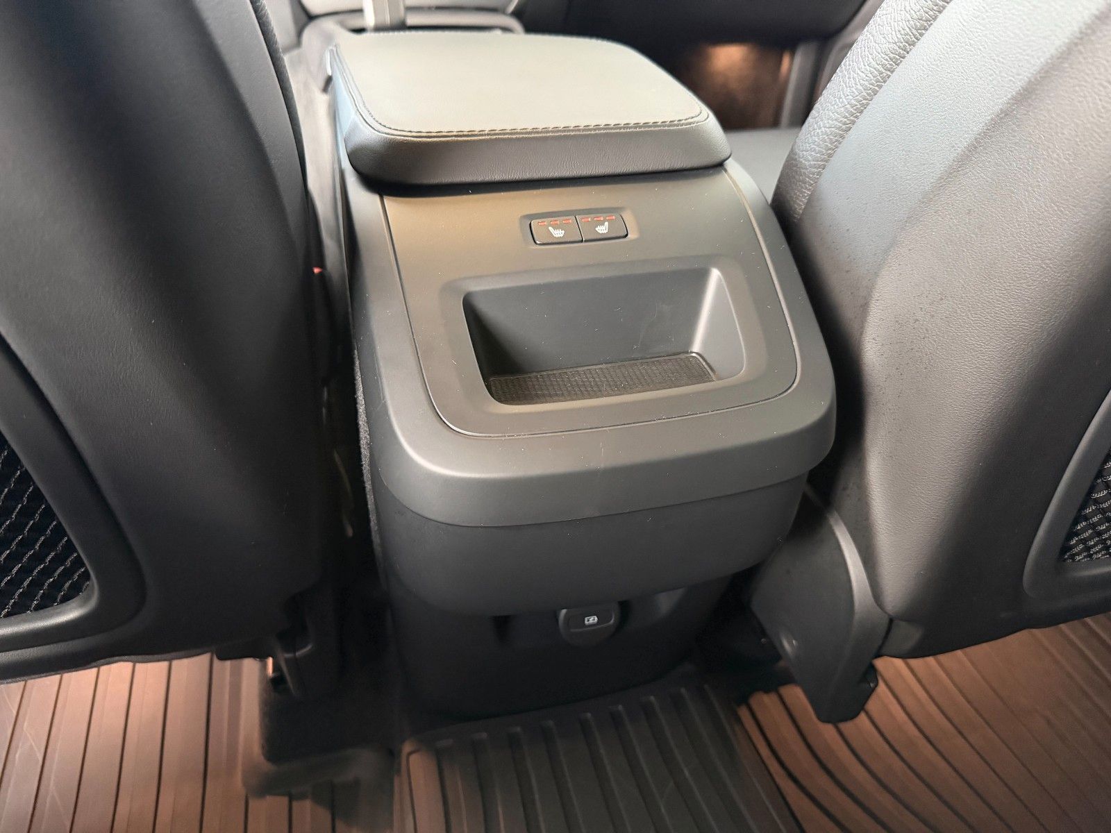 Volvo XC 90 Plus Dark AWD*7-Sitzer*LEDER*360°*AHK*ACC*