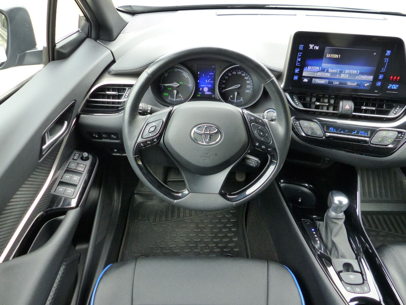 Toyota C-HR 1.8 VVT-i Hybrid Club - Samsaru's Car Outlet