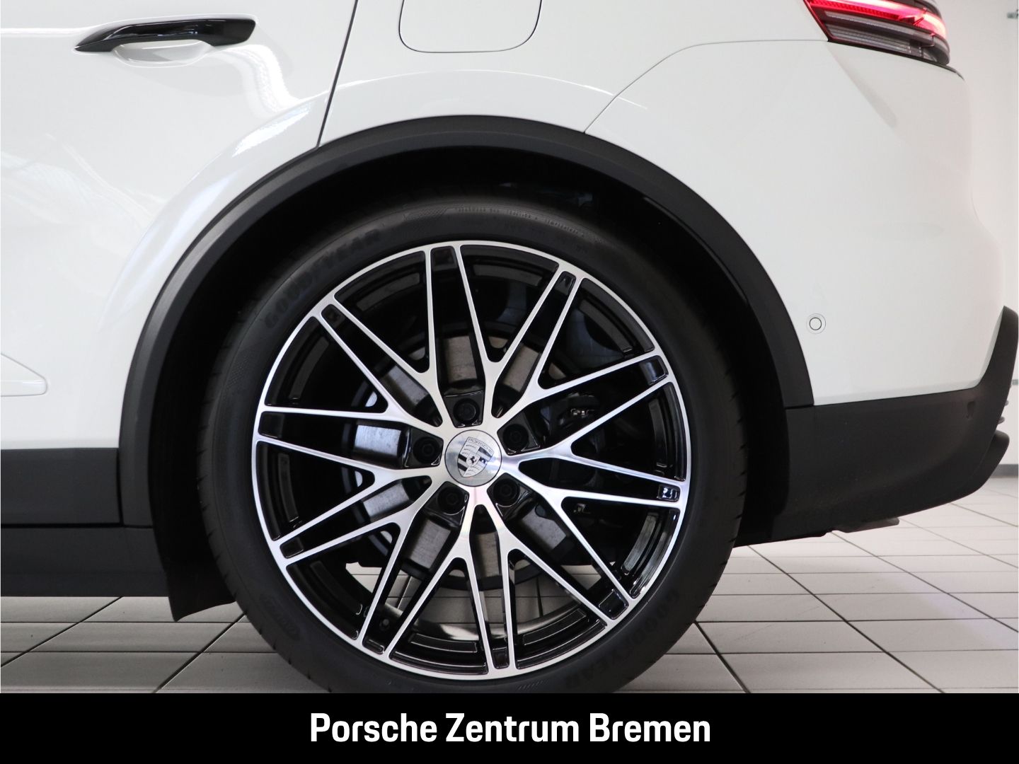 Porsche Macan 4 - Samsaru's Car Outlet