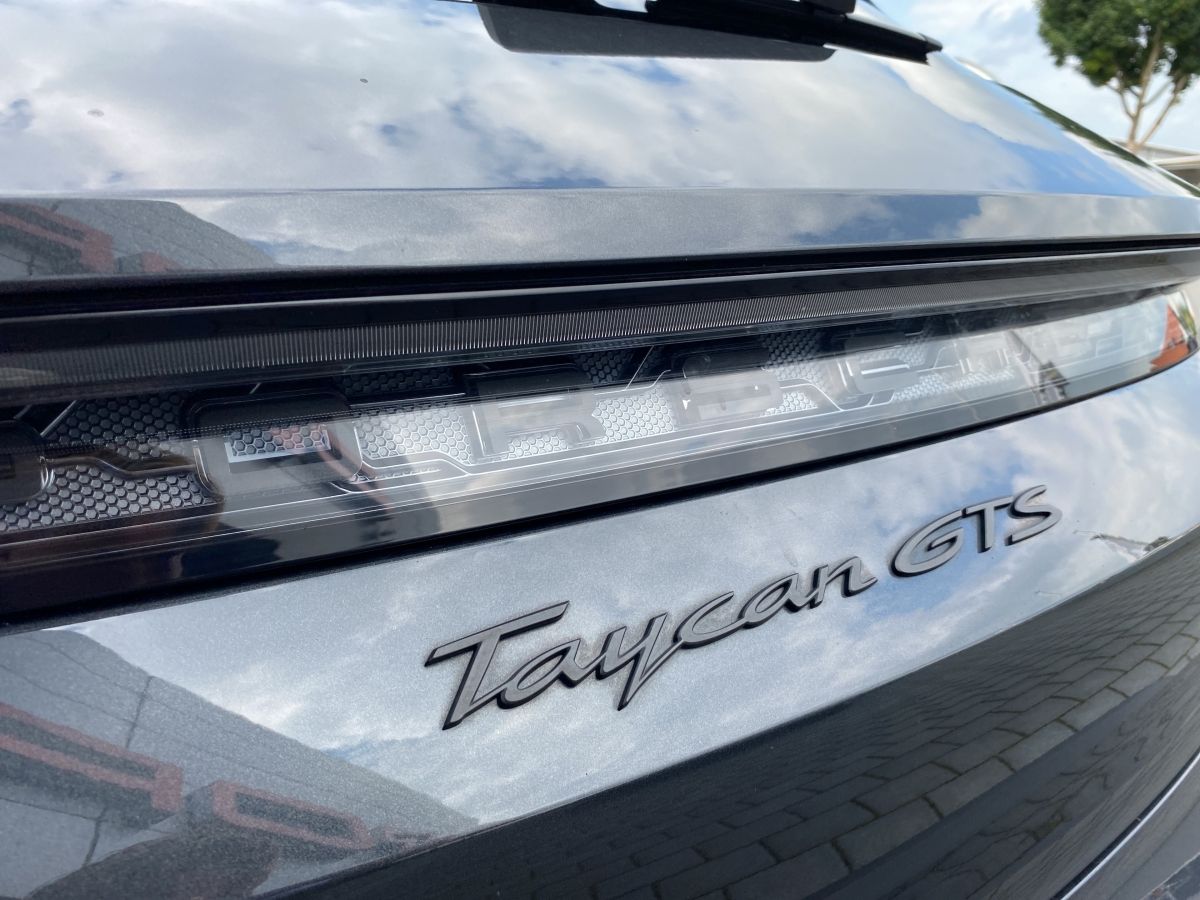 Porsche Taycan GTS Sport Turismo | Head-Up |Beifahrerdis