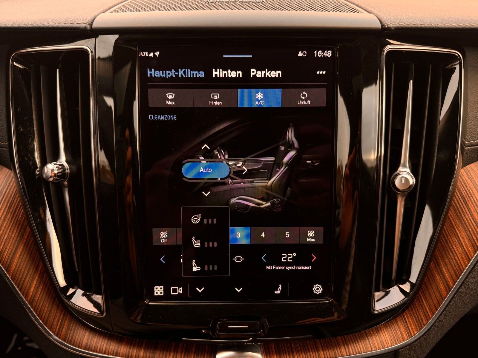 Volvo XC60 Ultimate Dark AWD AHK°PANO°HUD°360°STANDHZG