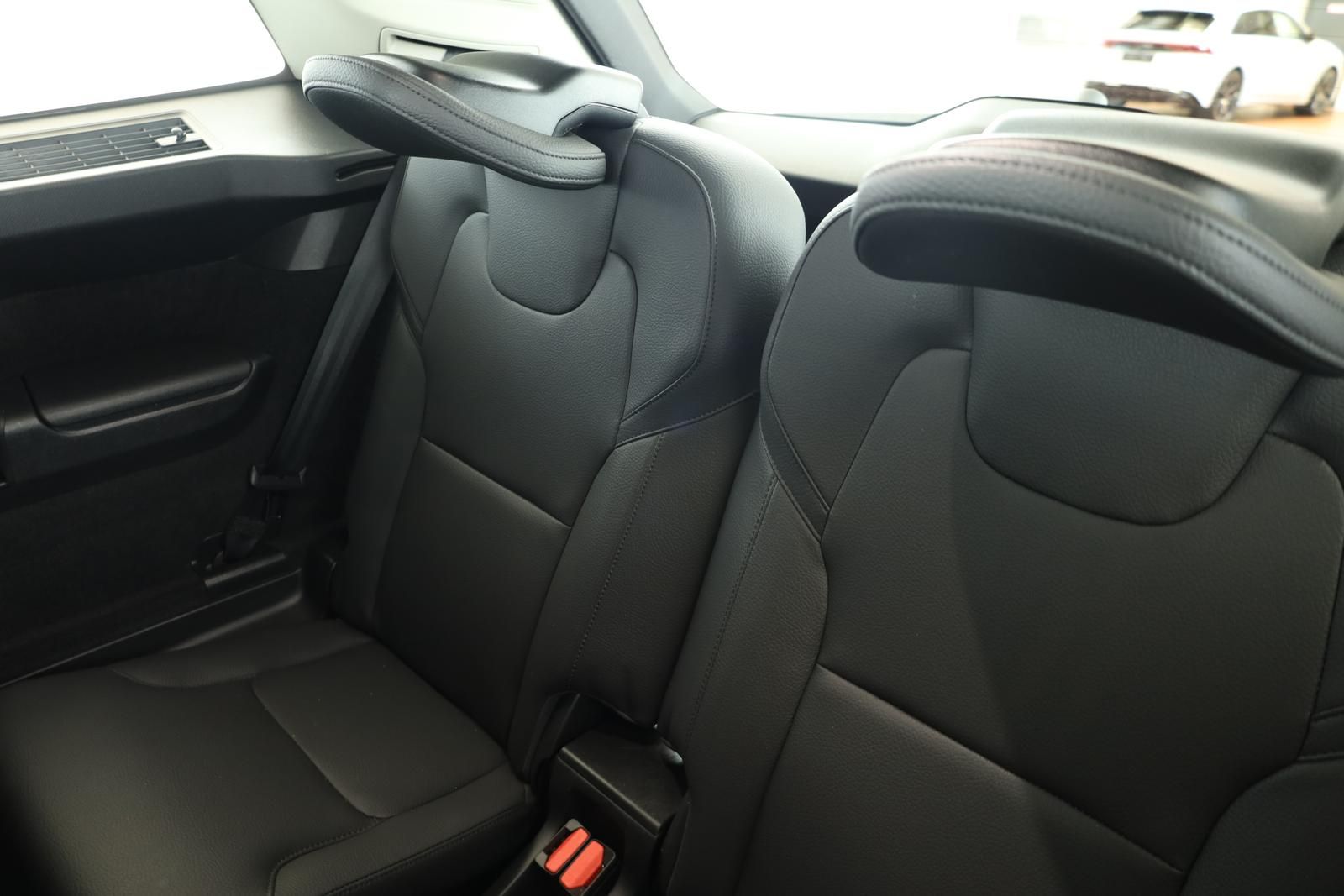 Volvo XC90 B5 AWD Core 7S LED Navi SHZ ACC Kam 20" AHK