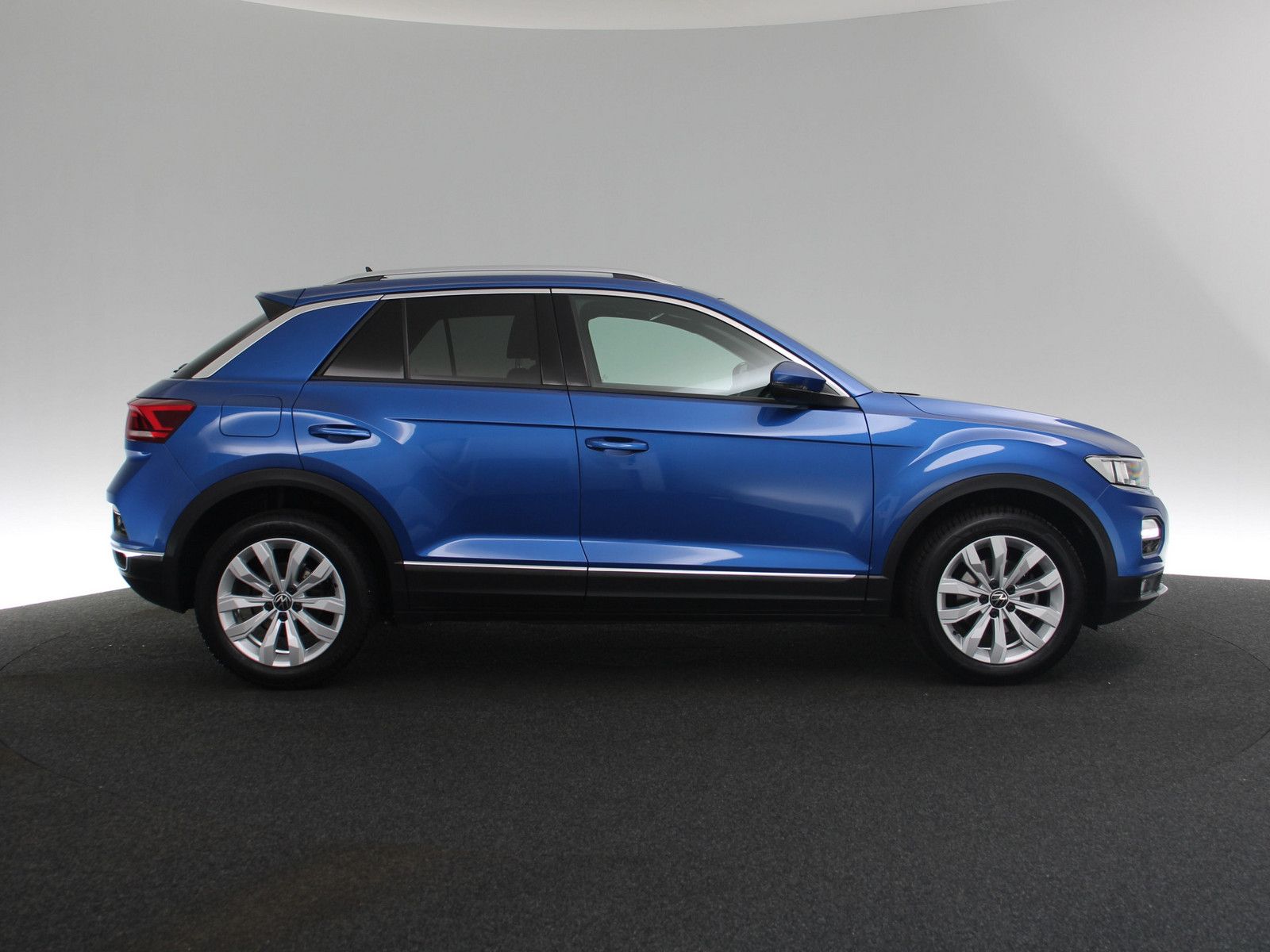 Volkswagen T-Roc 1.5 TSI Sport - Samsaru's Car Outlet