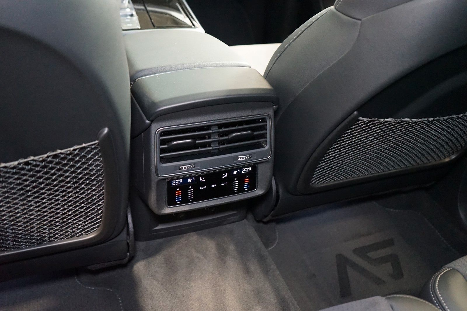 Audi Q7 50 TDI*S-LINE*TOW*OLED*AUX.HEAT*CZ*73.636€ NETTO