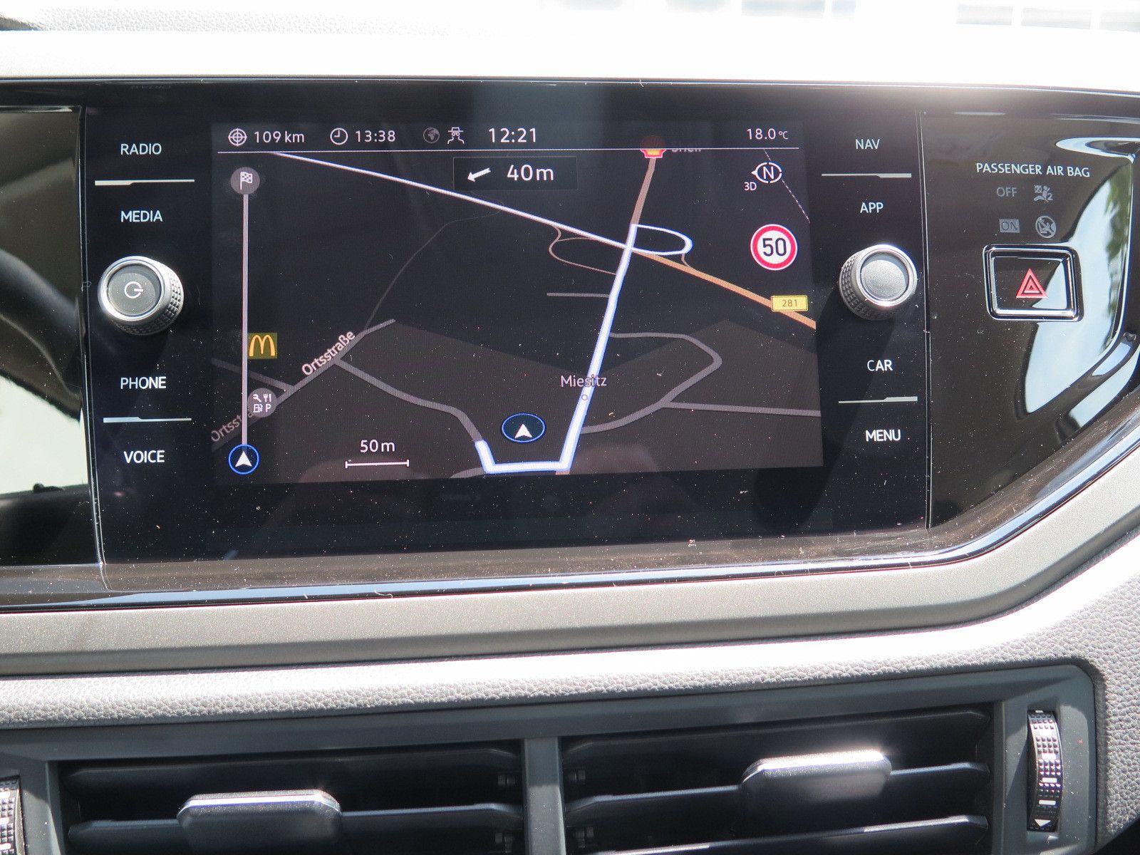 Volkswagen Polo VI Comfortline - Samsaru's Car Outlet