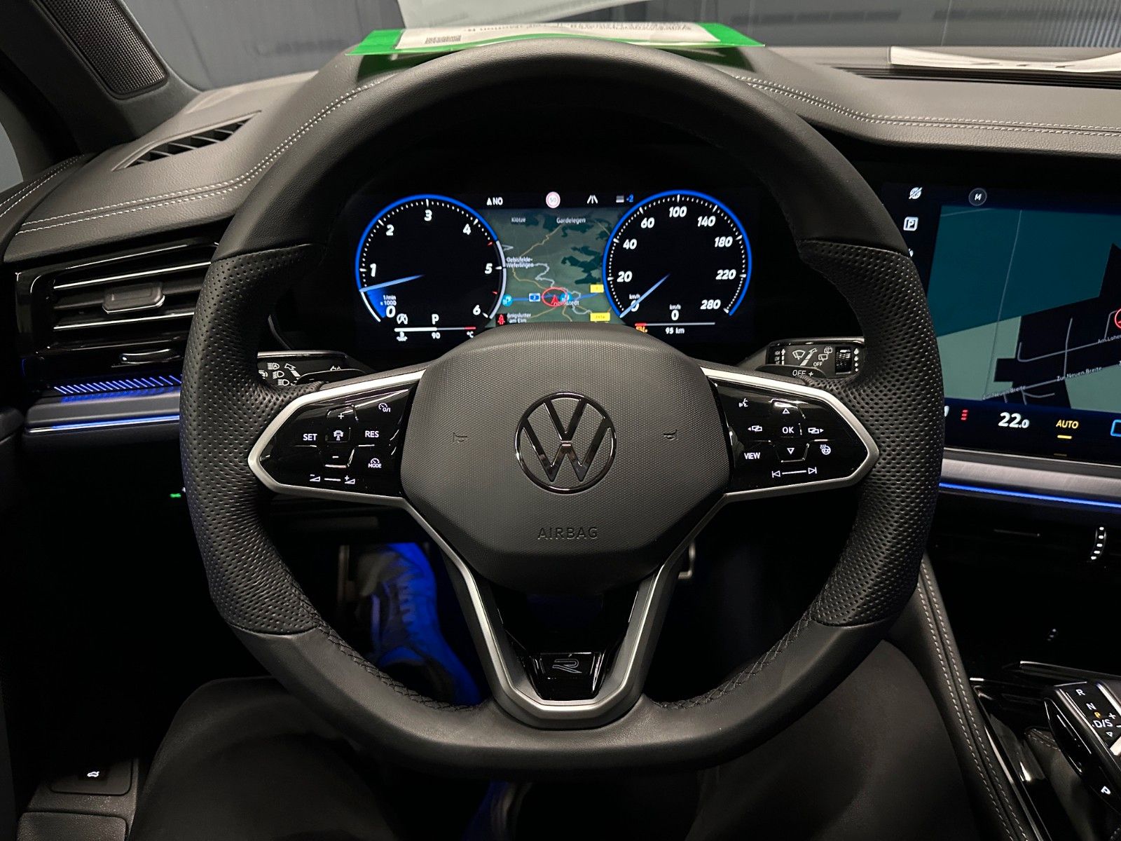 Volkswagen Touareg V6 TDI 4Motion R-Line Black - Samsaru's Car Outlet