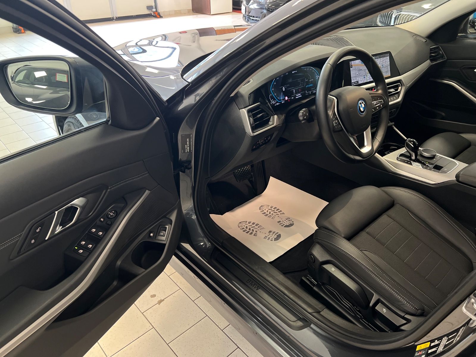 BMW 320e Advantage Aut - Samsaru's Car Outlet