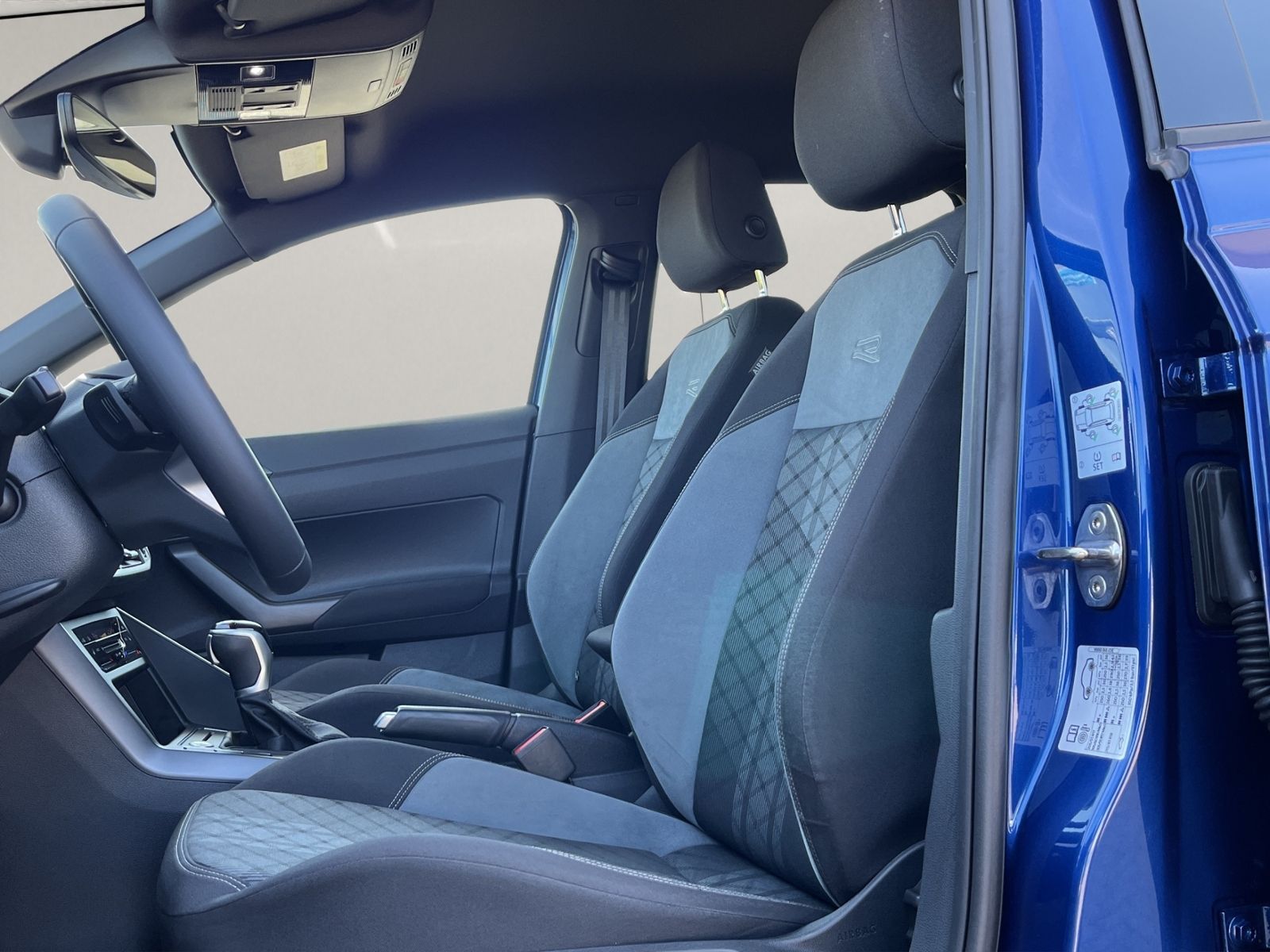 Volkswagen Taigo 1.5 TSI R-Line - Samsaru's Car Outlet