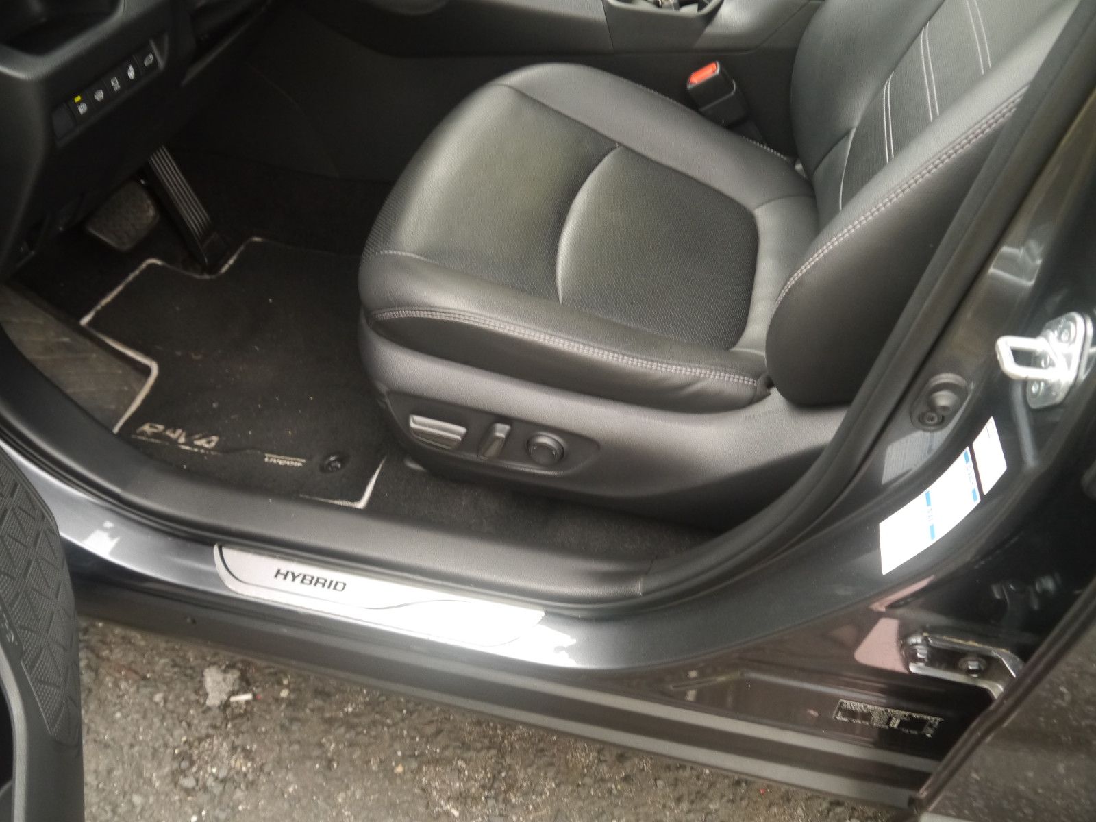 Toyota RAV 4 RAV4 Hybrid 4x4 Lounge - Samsaru's Car Outlet