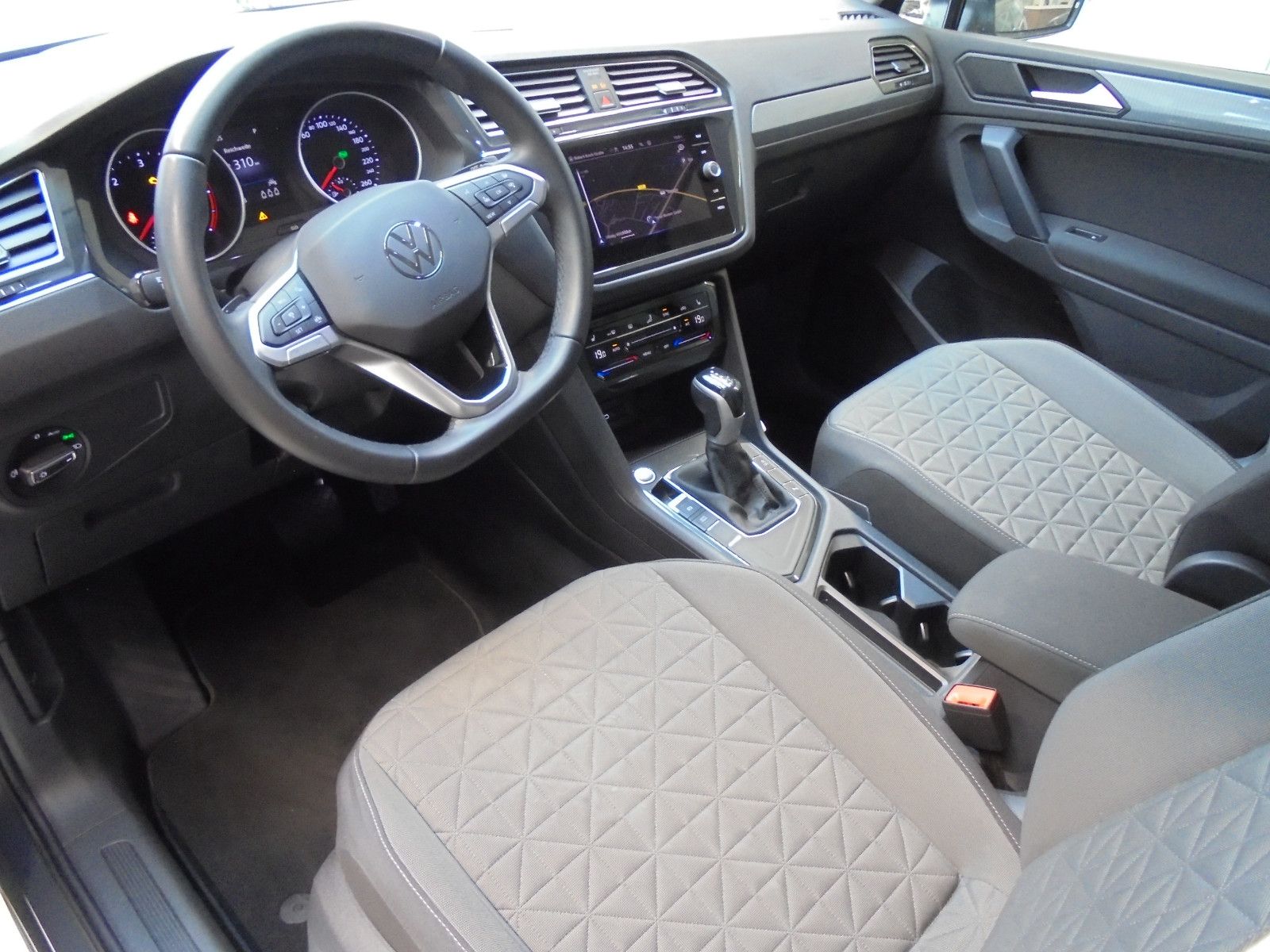 Volkswagen Tiguan Life TDI - Samsaru's Car Outlet