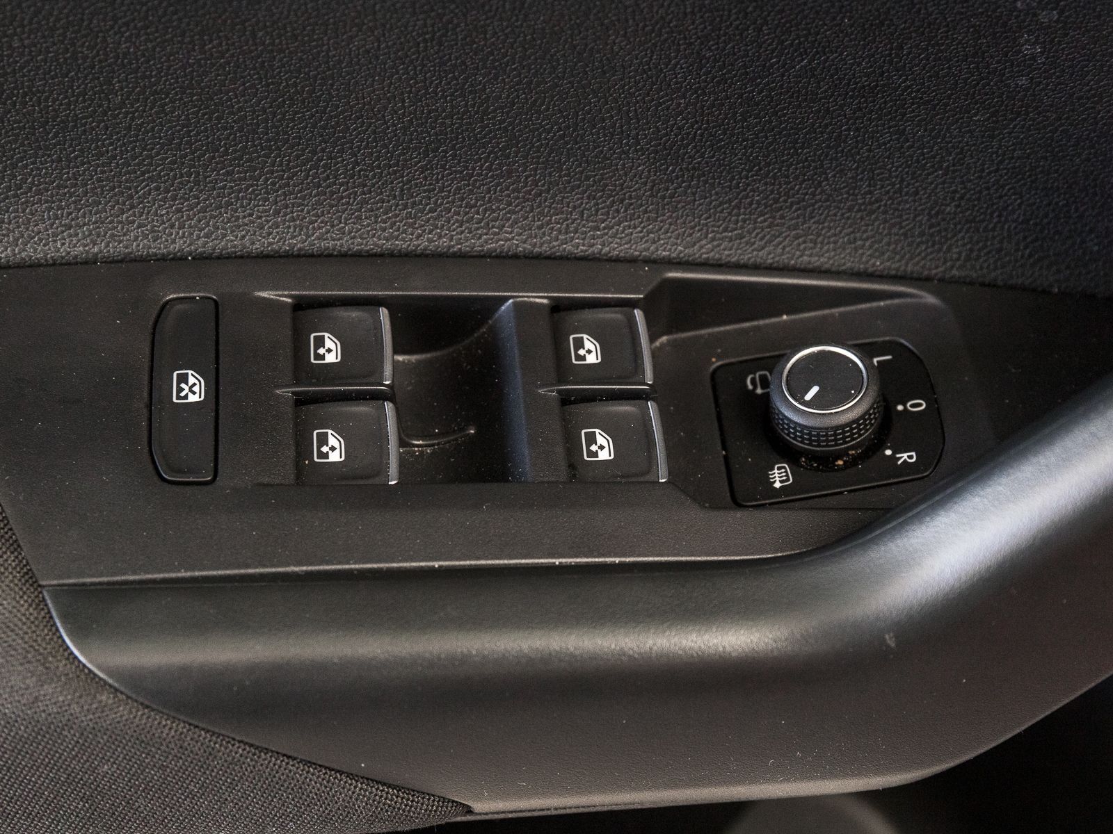 Volkswagen Taigo 1.0 TSI DSG R-LINE - Samsaru's Car Outlet