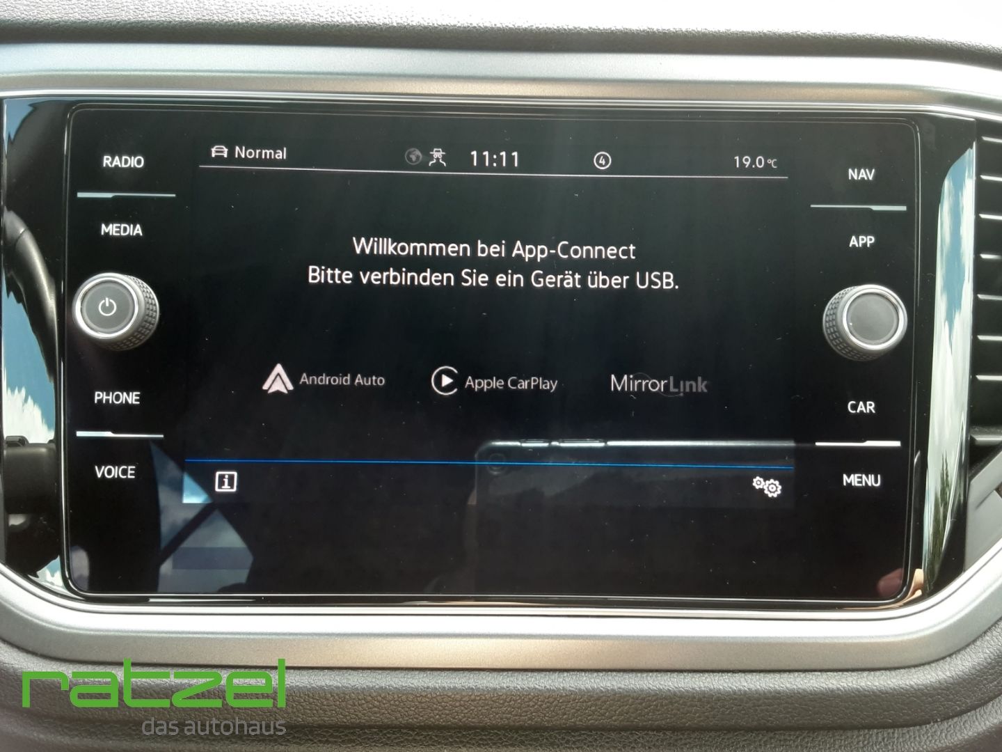 Volkswagen T-Roc 1.5 TSI DSG Active+ - Samsaru's Car Outlet