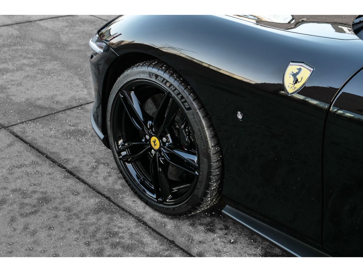Ferrari Roma Spider - Samsaru's Car Outlet