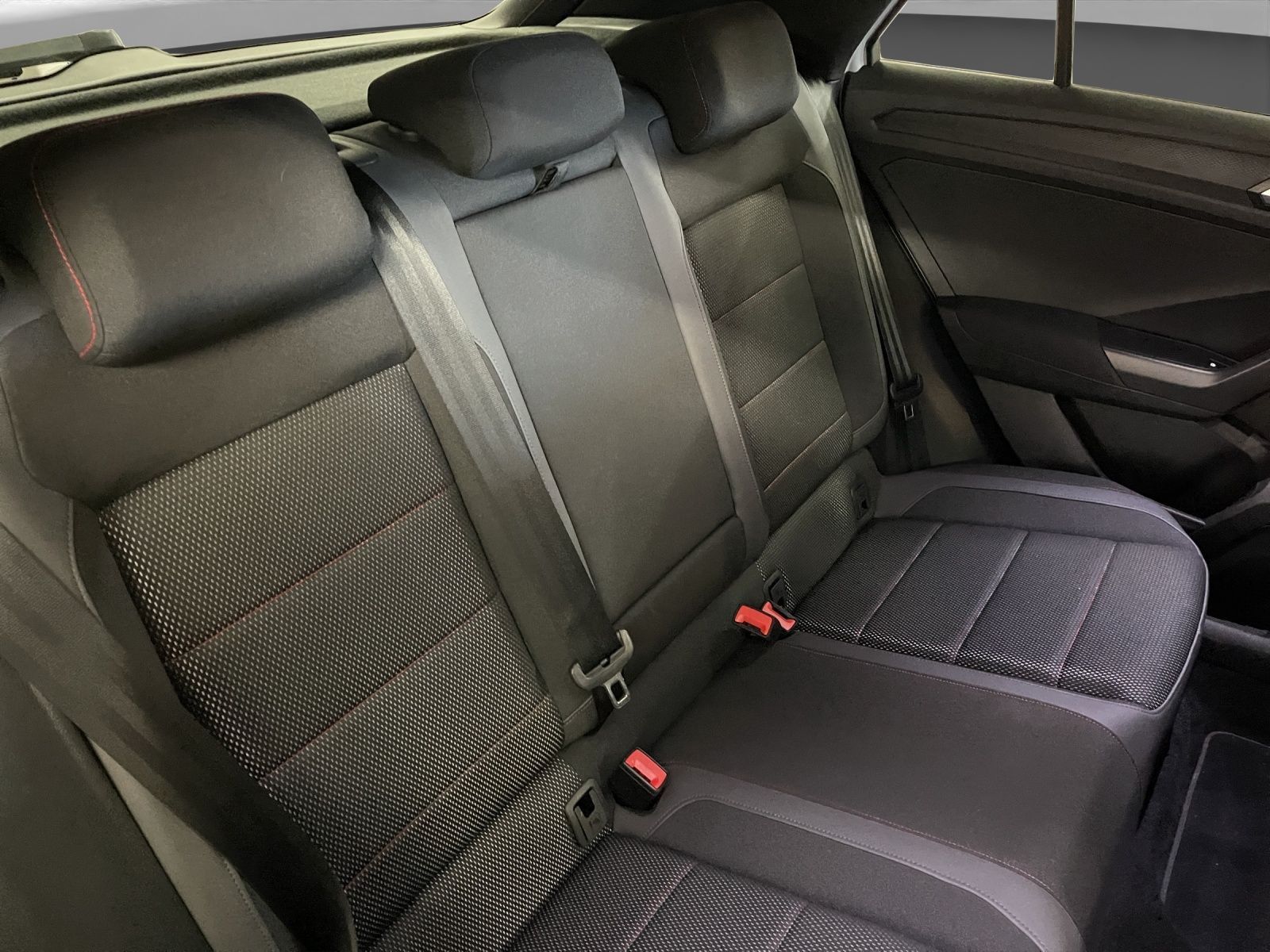 Volkswagen T-Roc 1.5 TSI Sport - Samsaru's Car Outlet