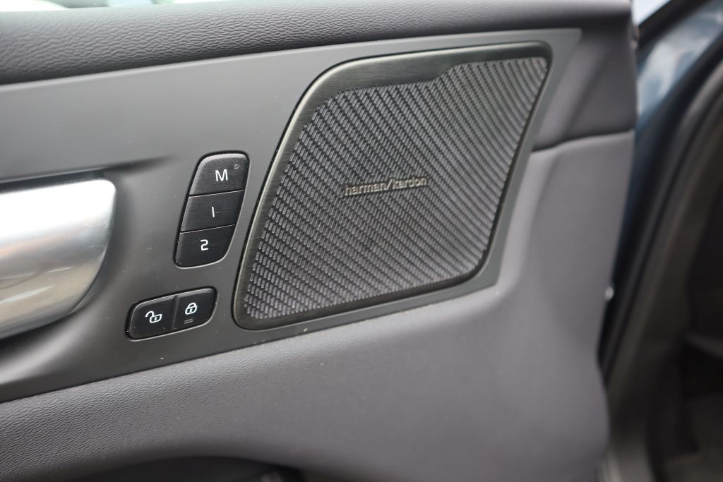 Volvo XC60 T6 AWD Recharge Plus Bright|NAVI|AHK|360CAM