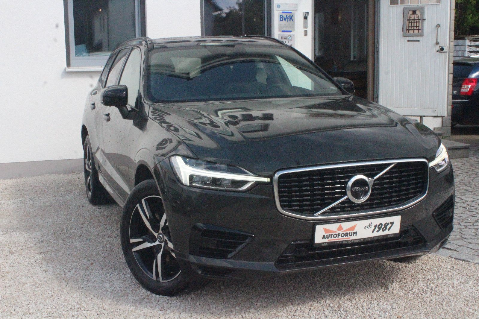 Volvo XC60 T8 R Design AWD - Samsaru's Car Outlet