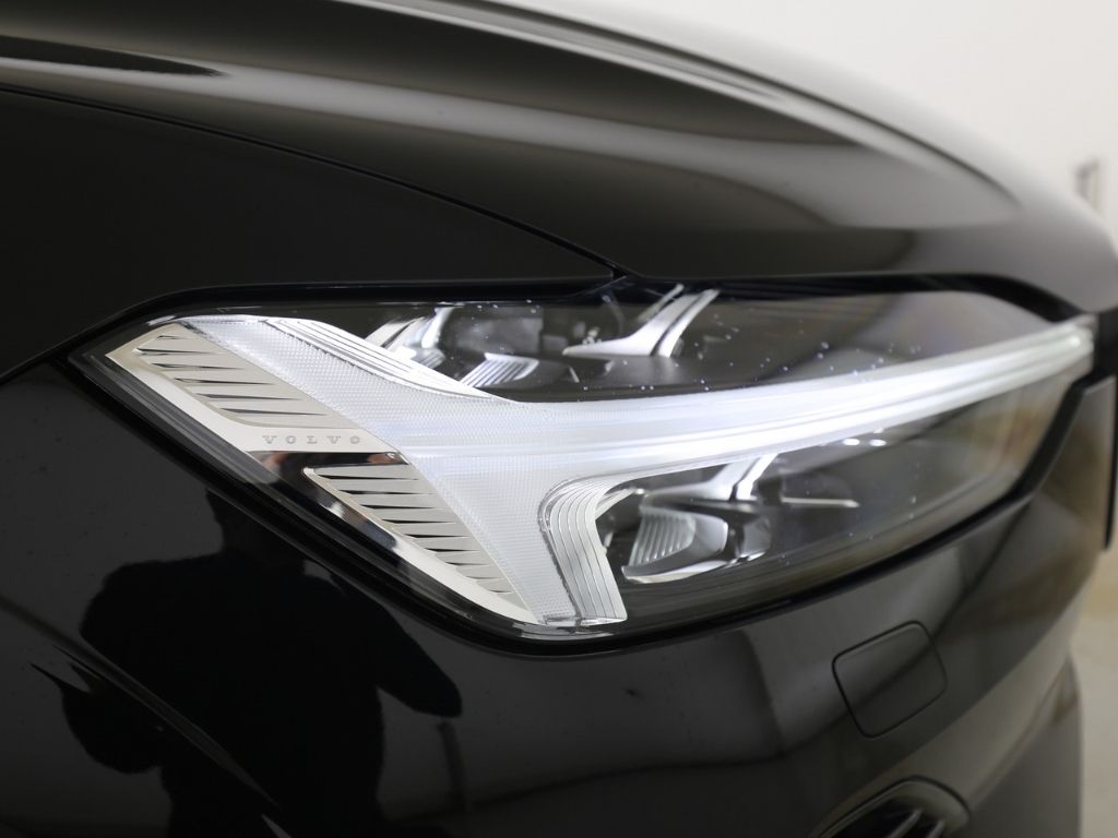 Volvo XC60 Ultra Dark Recharge Plug-In Hybrid AWD T8 T