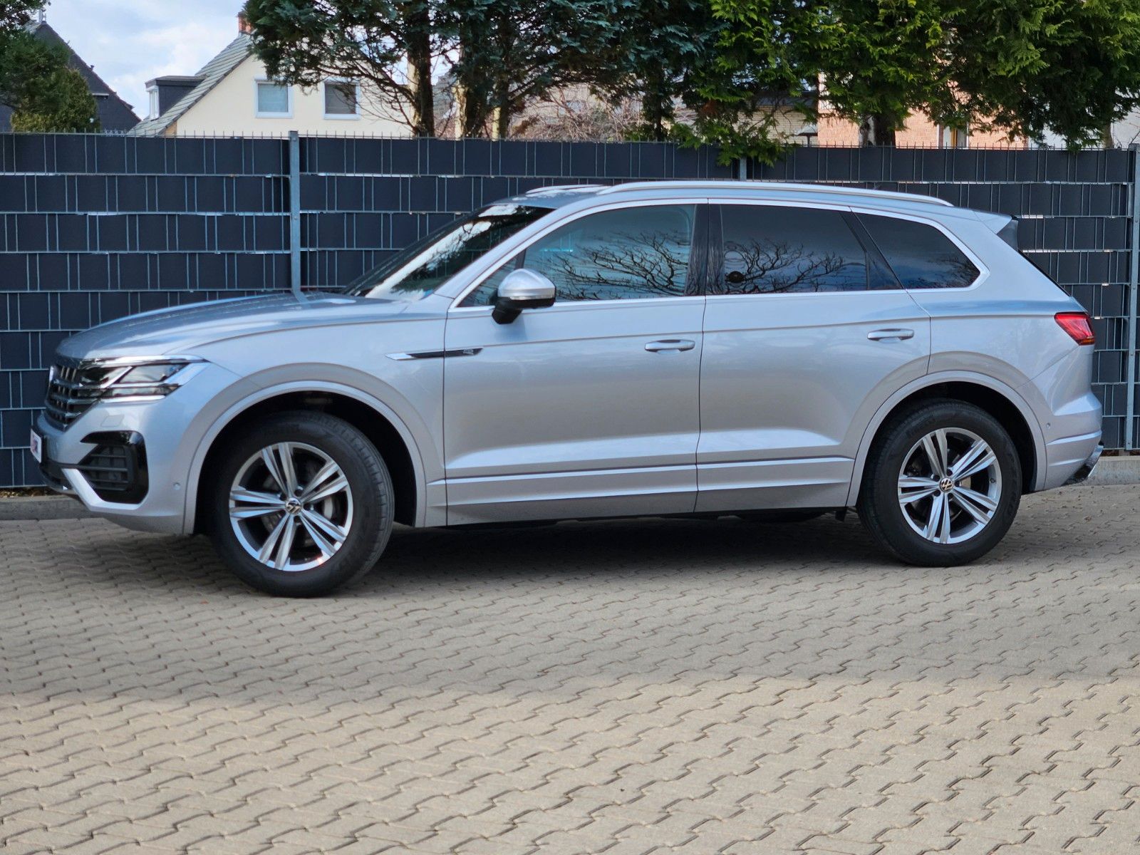 Volkswagen Touareg R-Line 4Motion - Samsaru's Car Outlet