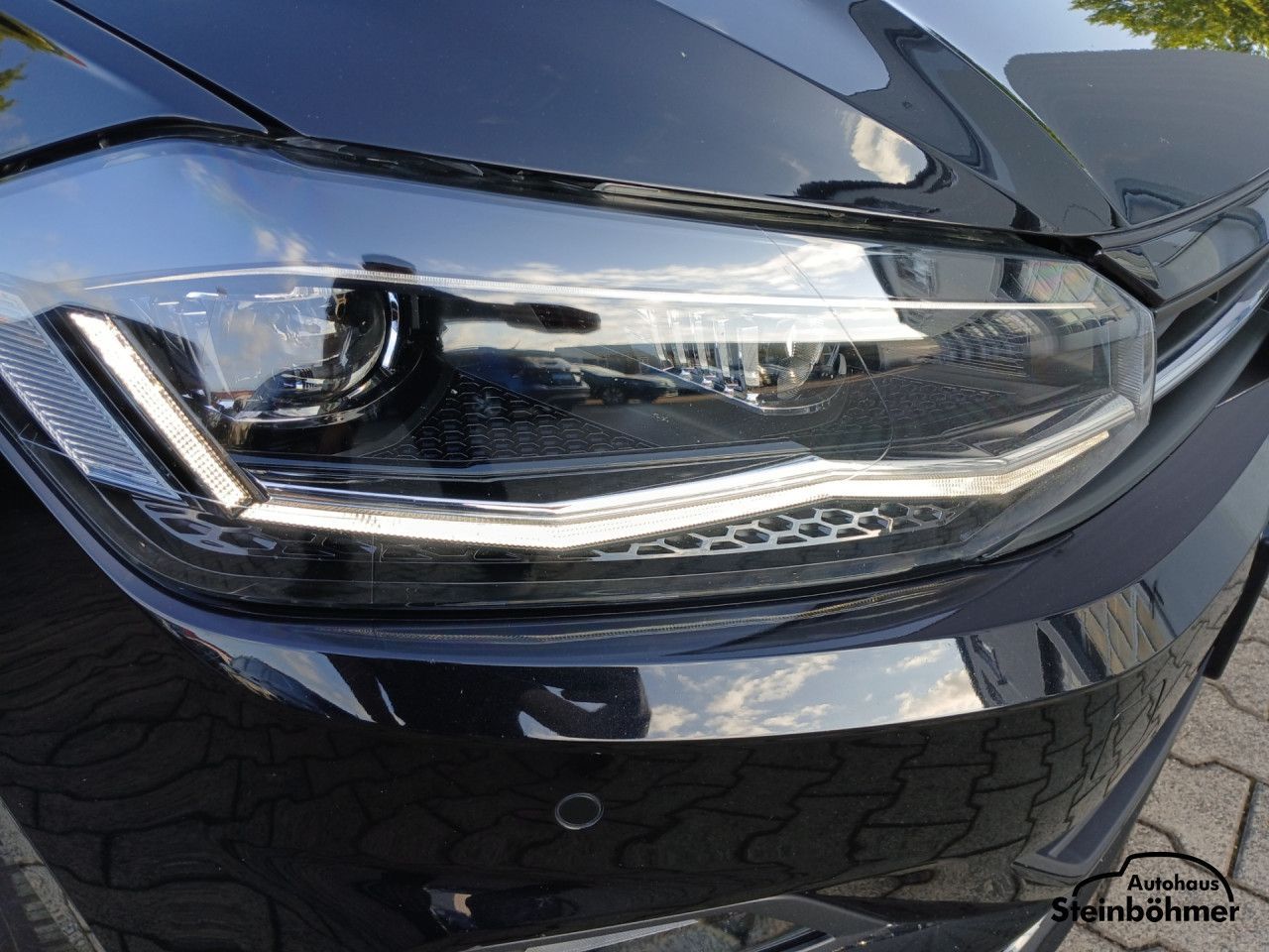 Volkswagen Polo Highline 1.0TSI DSG - Samsaru's Car Outlet