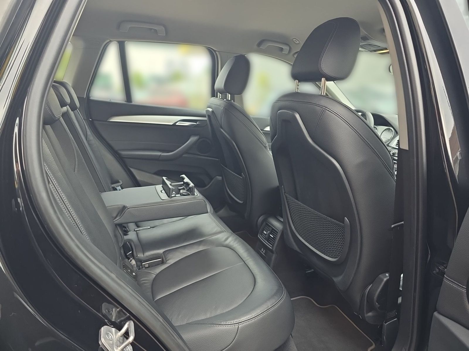 BMW X1 xDrive18d M-Le - Samsaru's Car Outlet