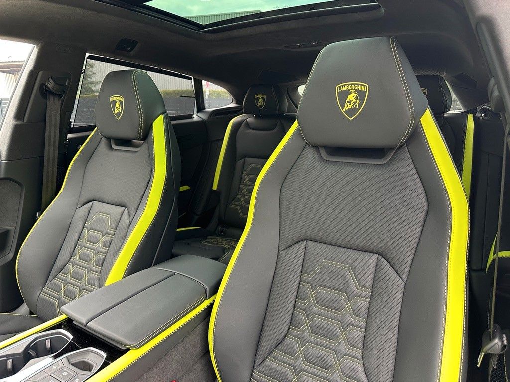 Lamborghini Urus - Samsaru's Car Outlet