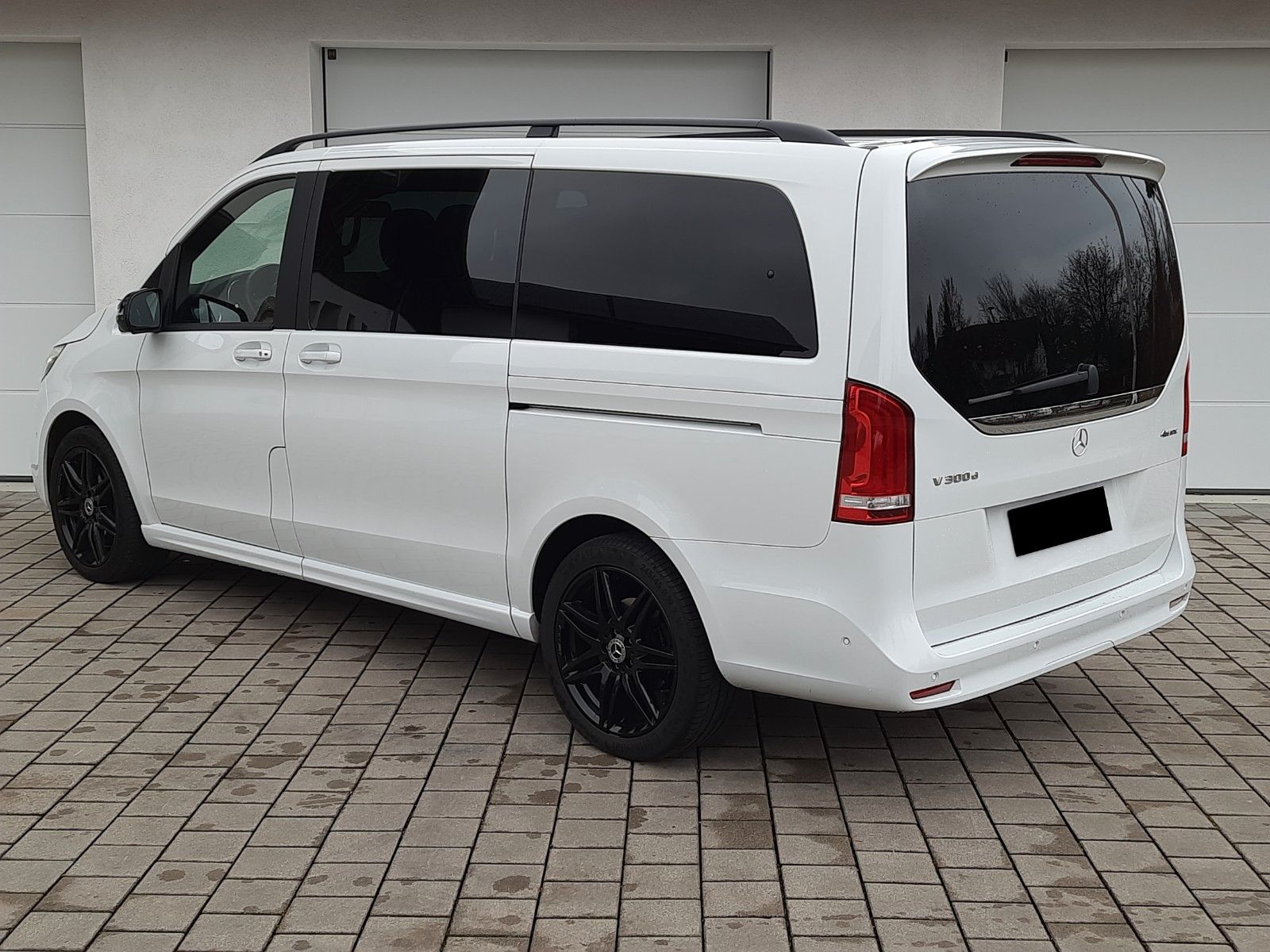 Mercedes-Benz V300d 4Matic AMG Packet - Samsaru's Car Outlet