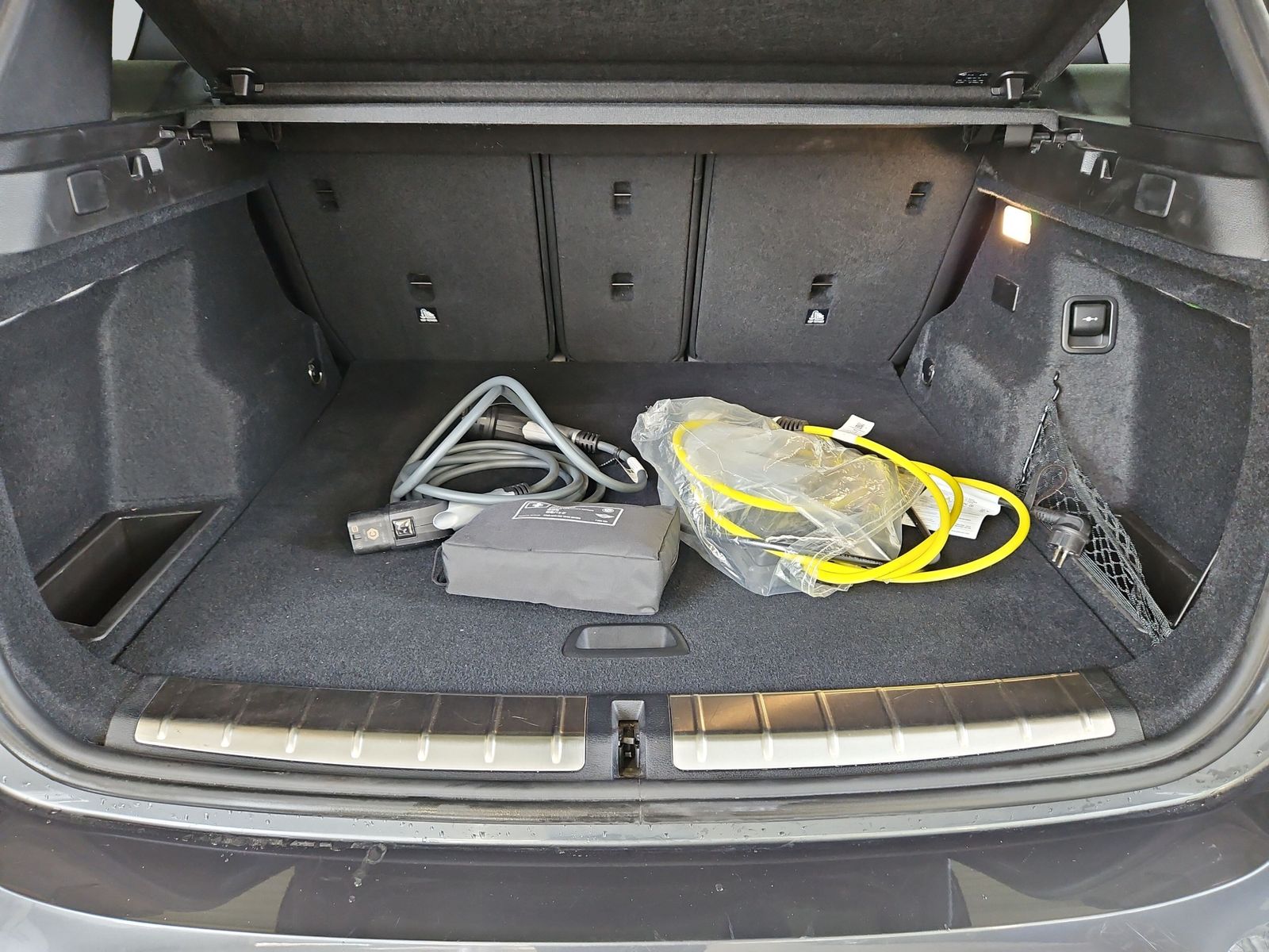 BMW X1 xDrive25e M Sportpaket - Samsaru's Car Outlet