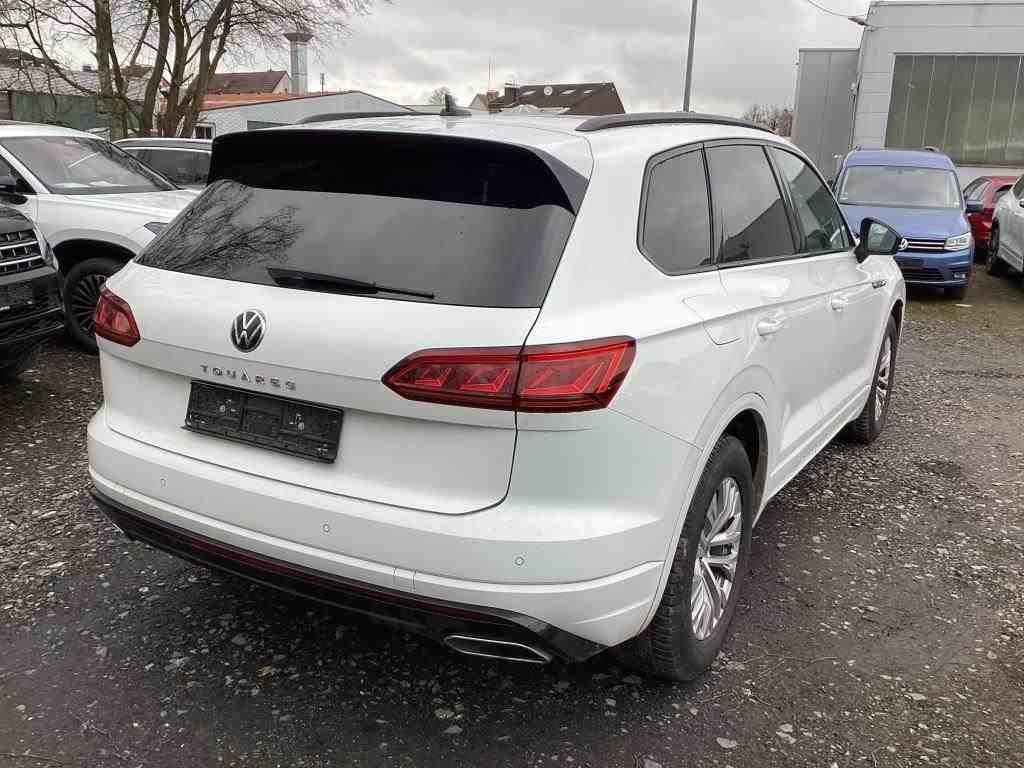 Volkswagen Touareg 3.0 TDI 4M R-LINE - Samsaru's Car Outlet