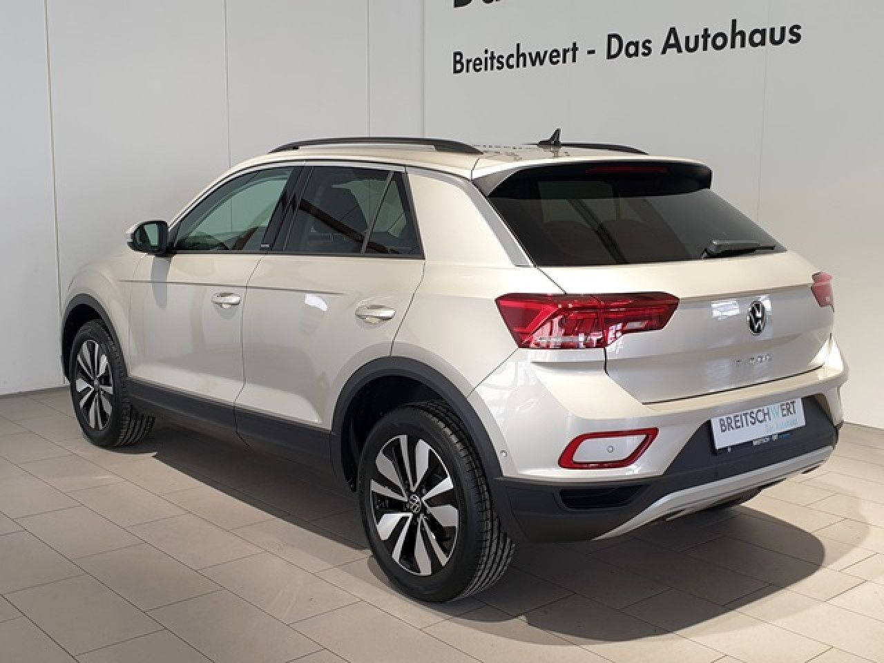 Volkswagen T-Roc 1.5 TSI Move DSG - Samsaru's Car Outlet